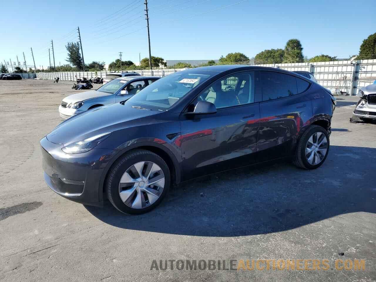 7SAYGDEEXRA256106 TESLA MODEL Y 2024