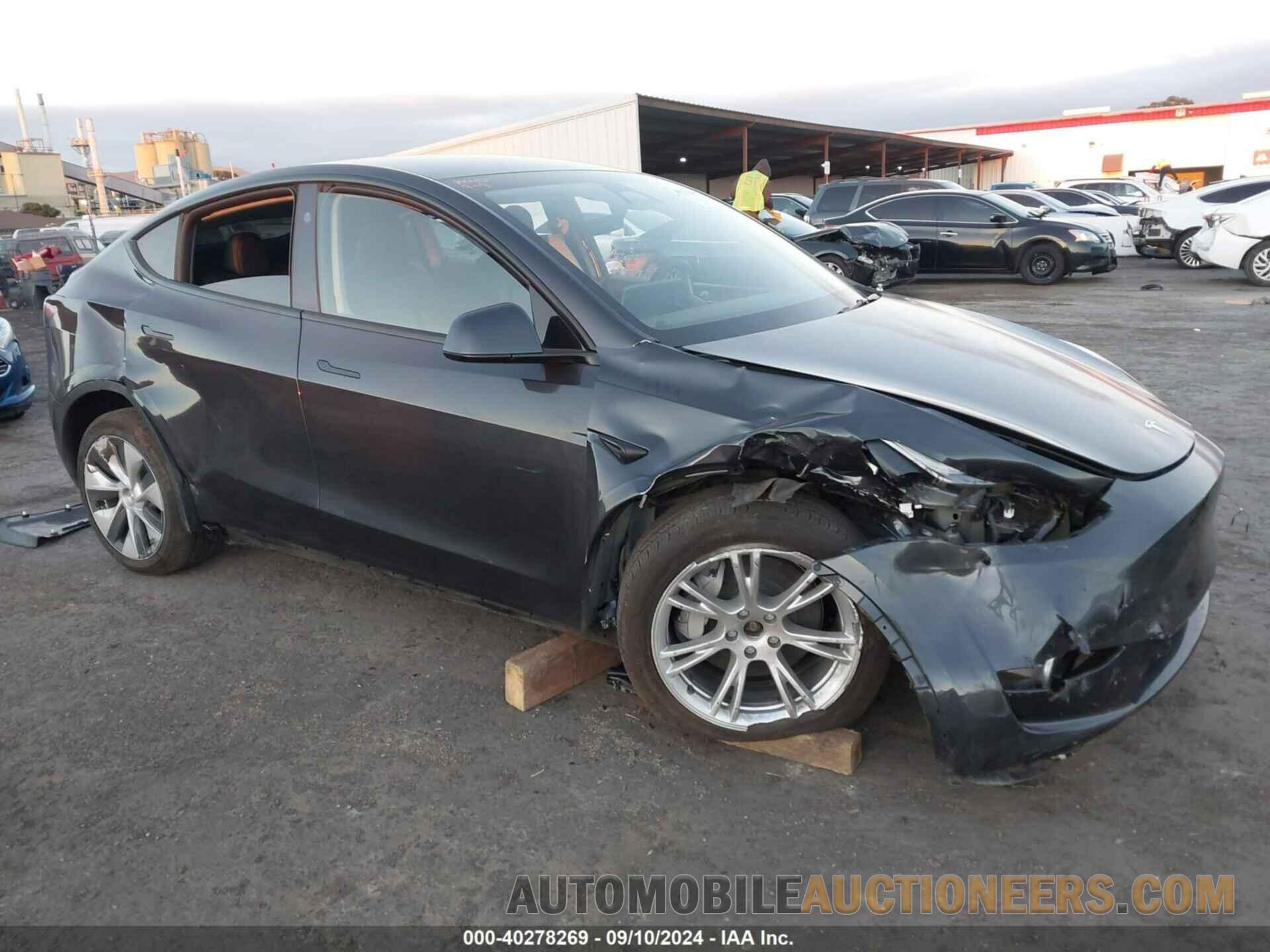 7SAYGDEEXRF014709 TESLA MODEL Y 2024