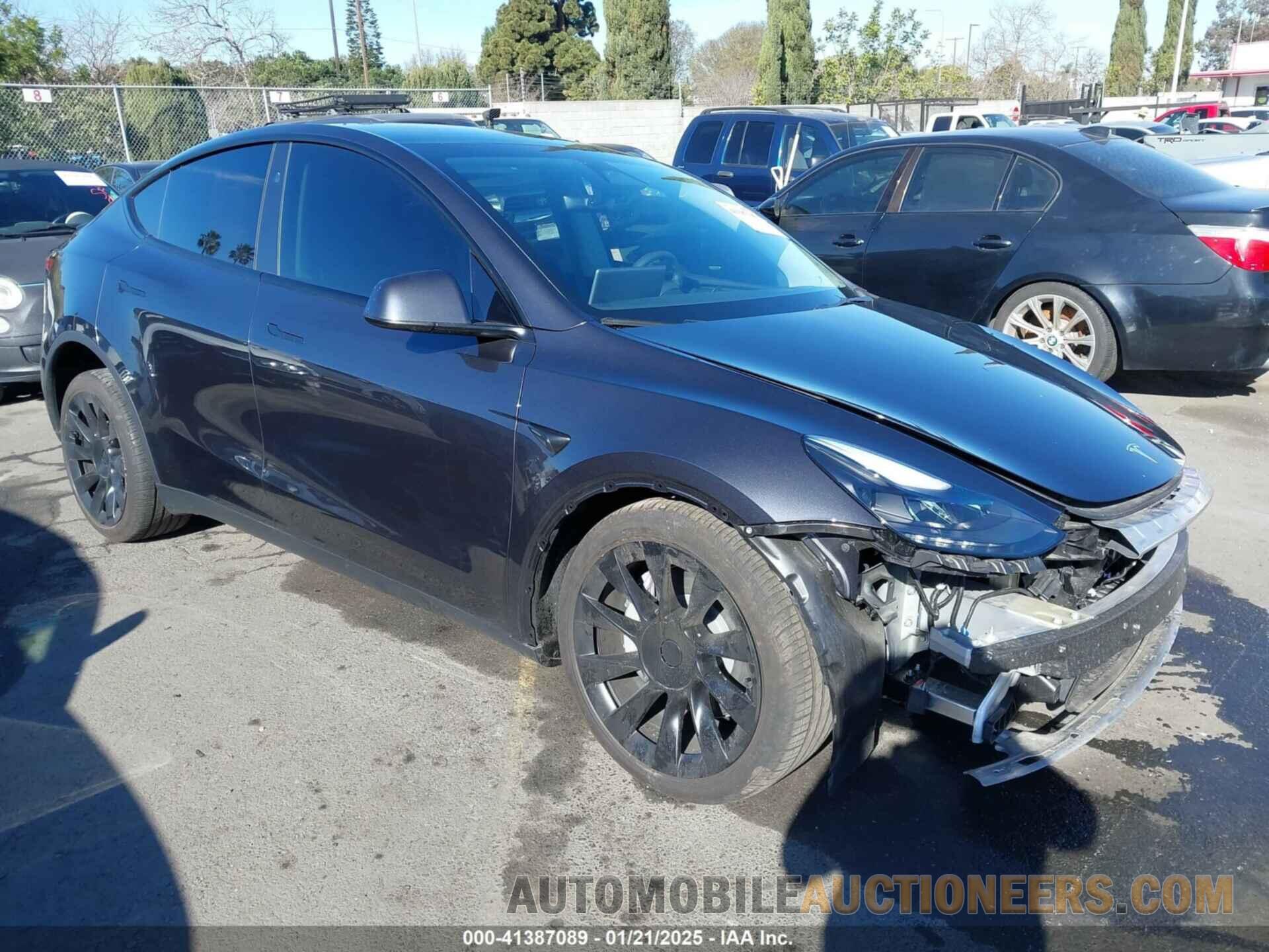 7SAYGDEEXRF090852 TESLA MODEL Y 2024