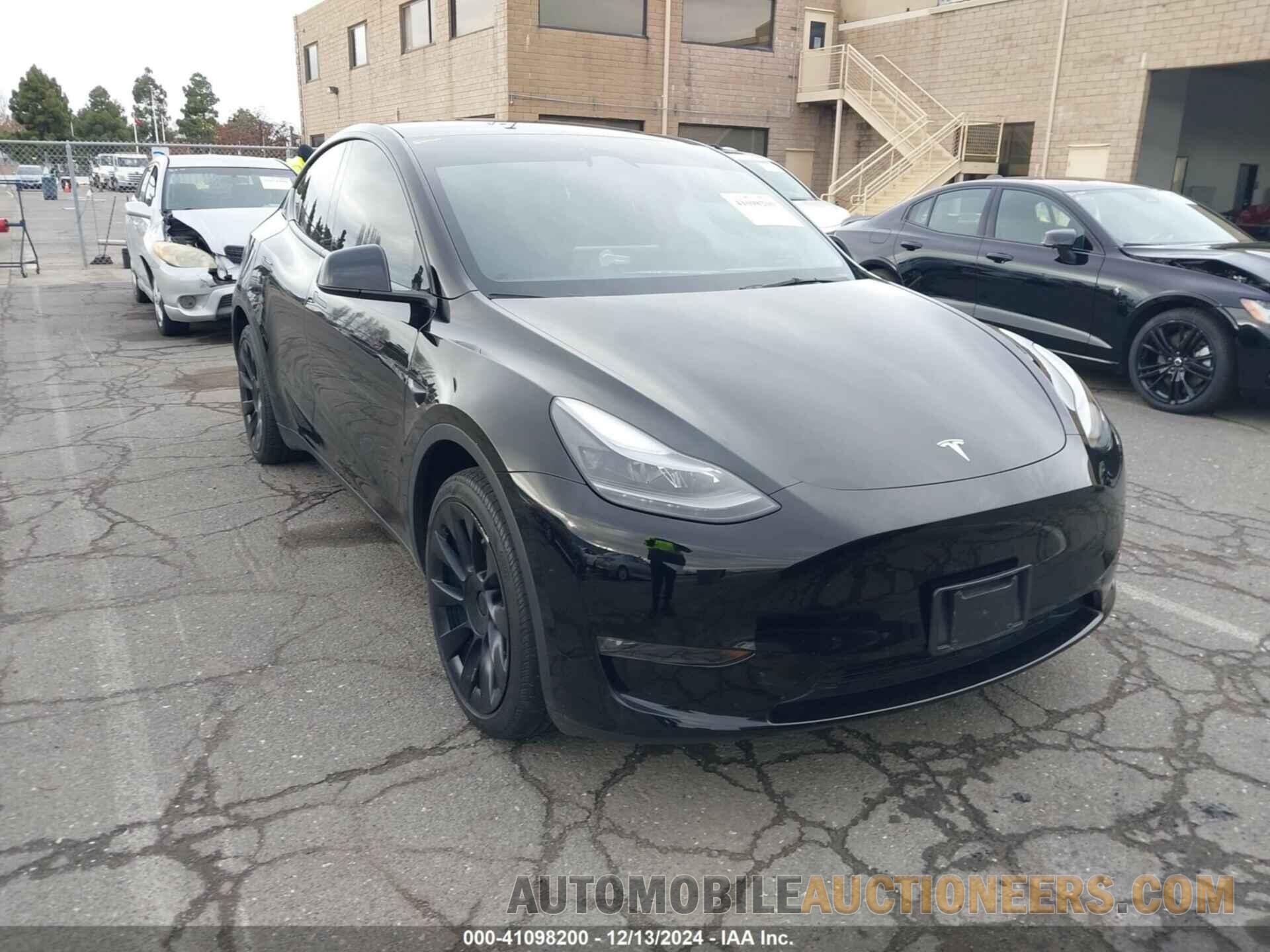 7SAYGDEEXRF983040 TESLA MODEL Y 2024