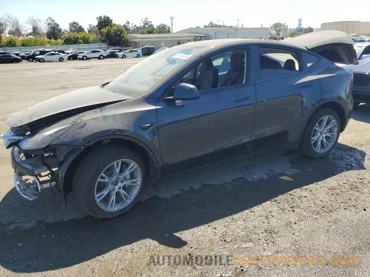 7SAYGDEEXRF985015 TESLA MODEL Y 2024