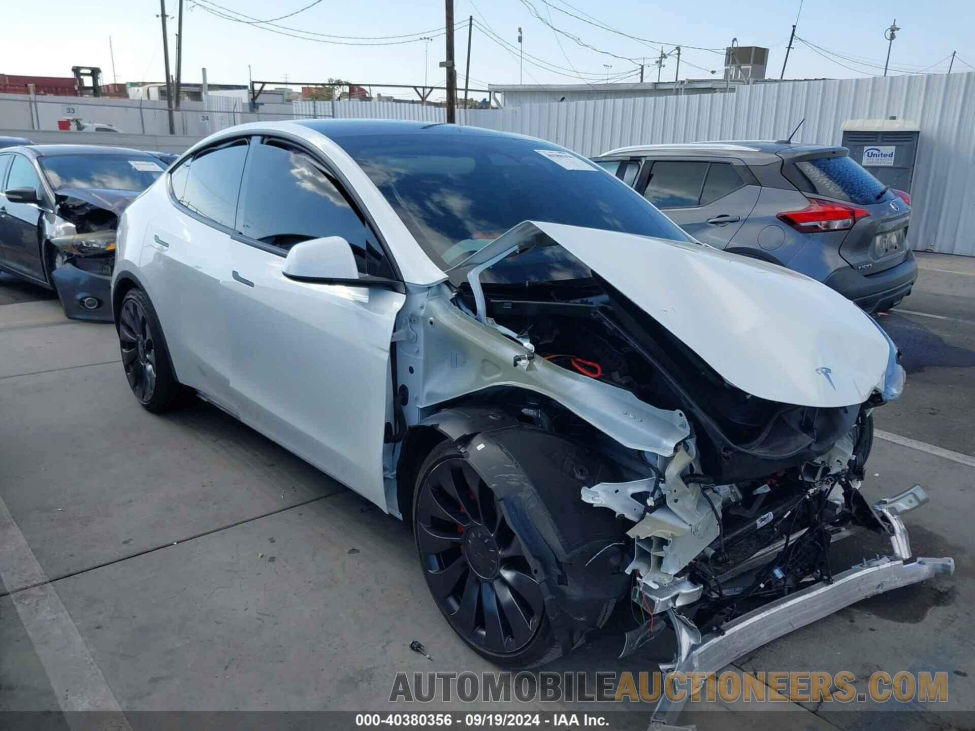 7SAYGDEF0RF121339 TESLA MODEL Y 2024