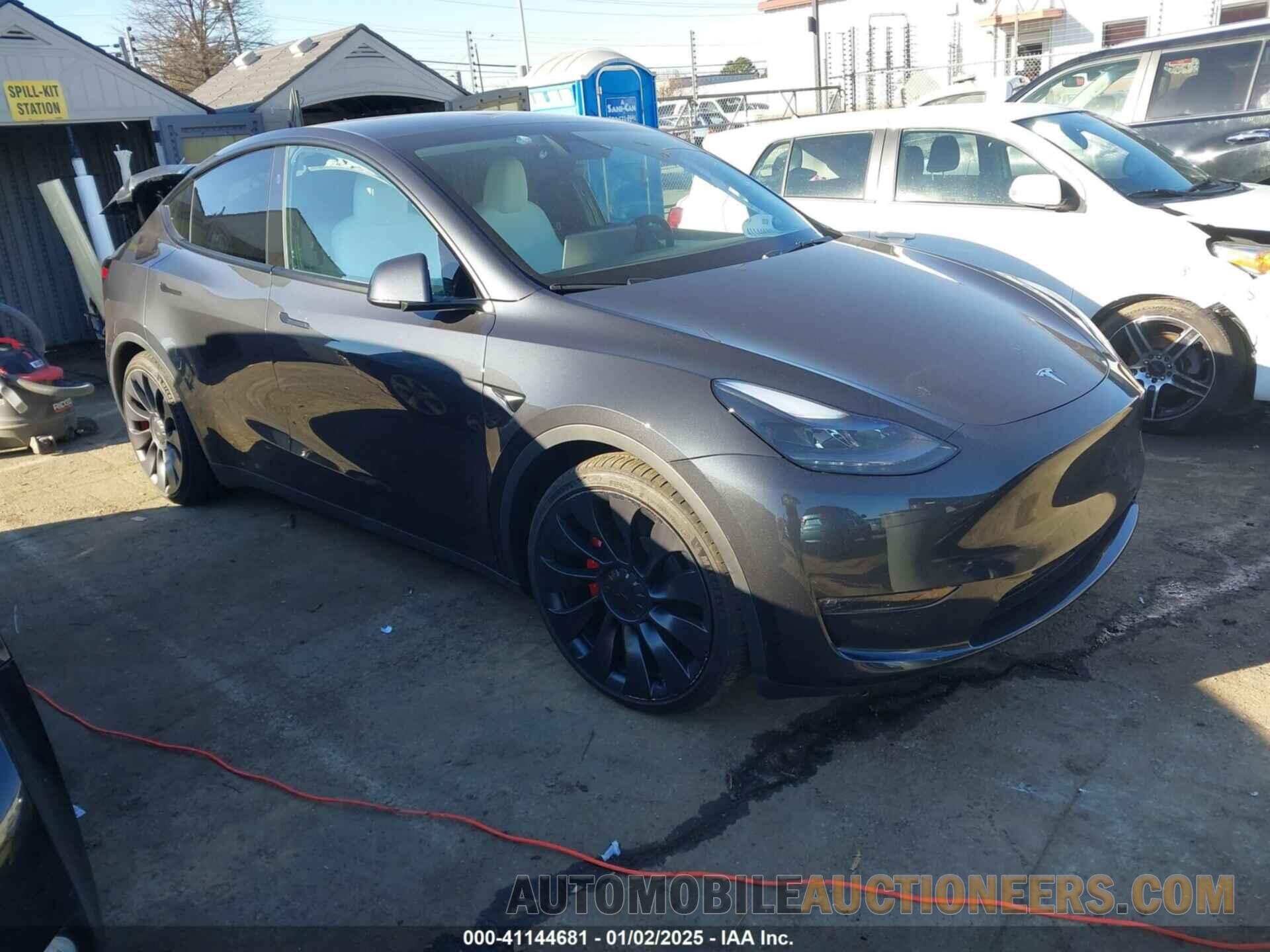 7SAYGDEF1RF040821 TESLA MODEL Y 2024