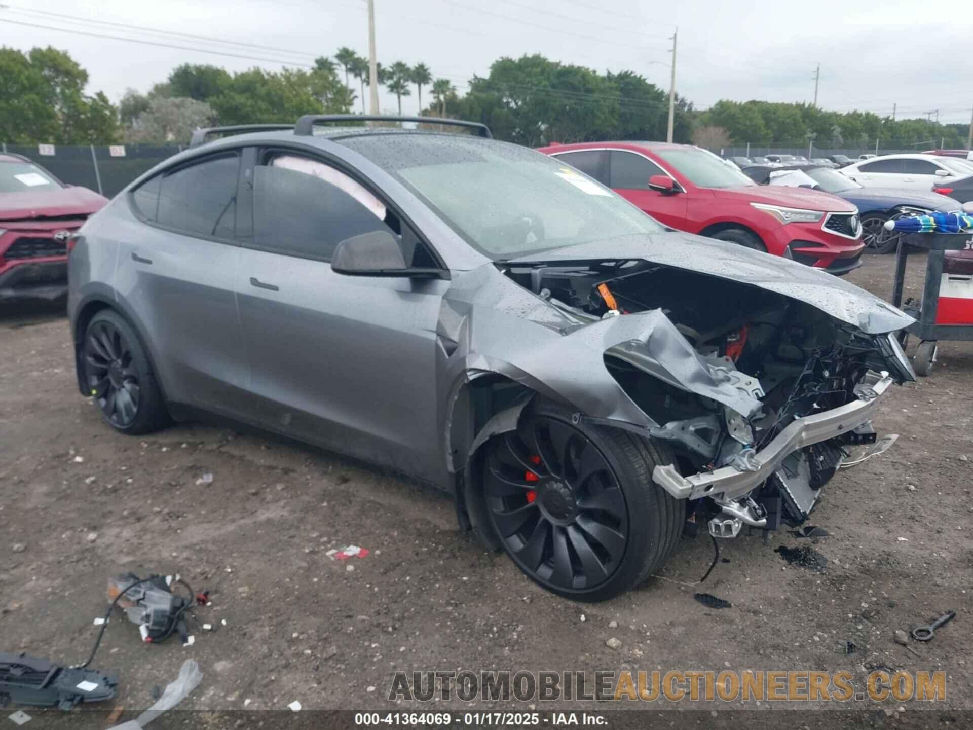 7SAYGDEF2RA295619 TESLA MODEL Y 2024