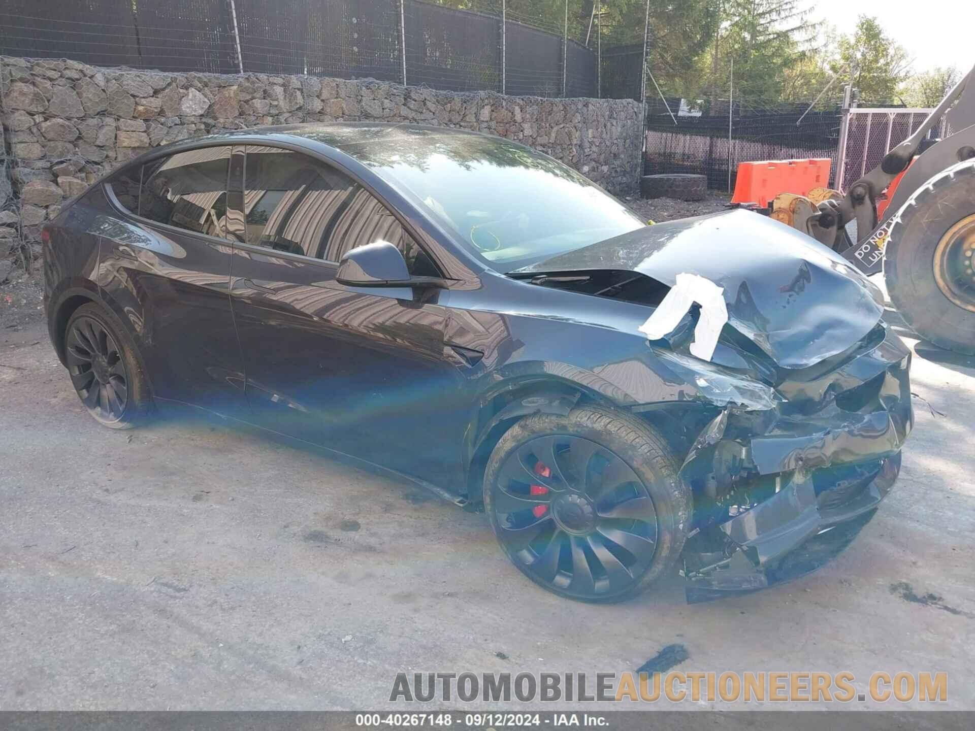 7SAYGDEF2RF020139 TESLA MODEL Y 2024