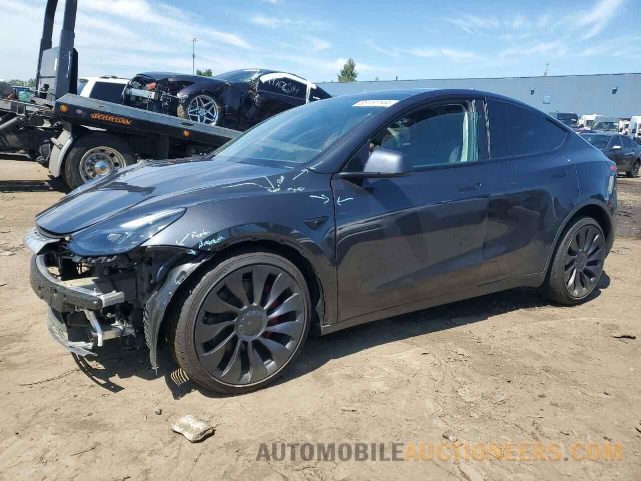 7SAYGDEF3RF039900 TESLA MODEL Y 2024