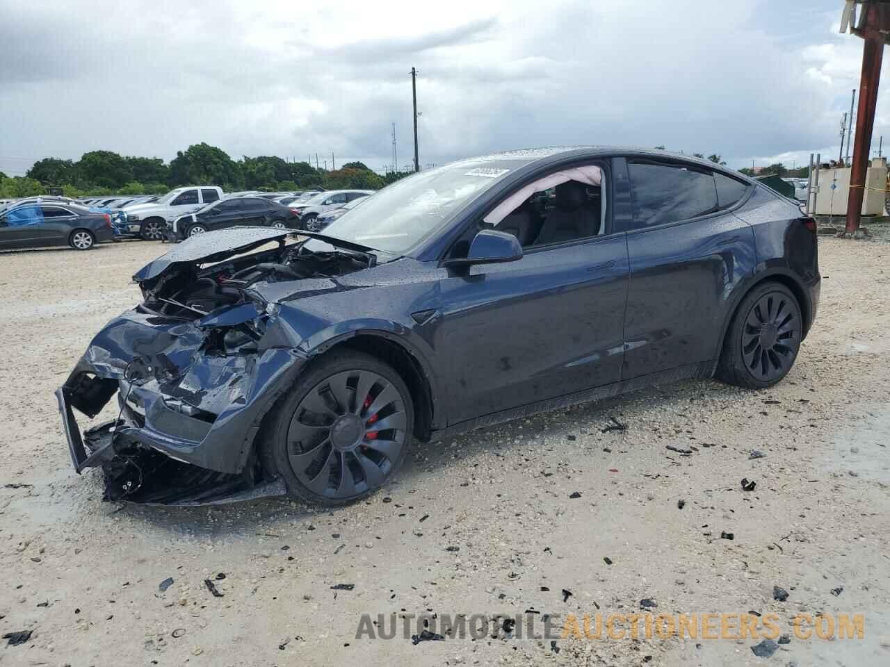 7SAYGDEF8RA272491 TESLA MODEL Y 2024