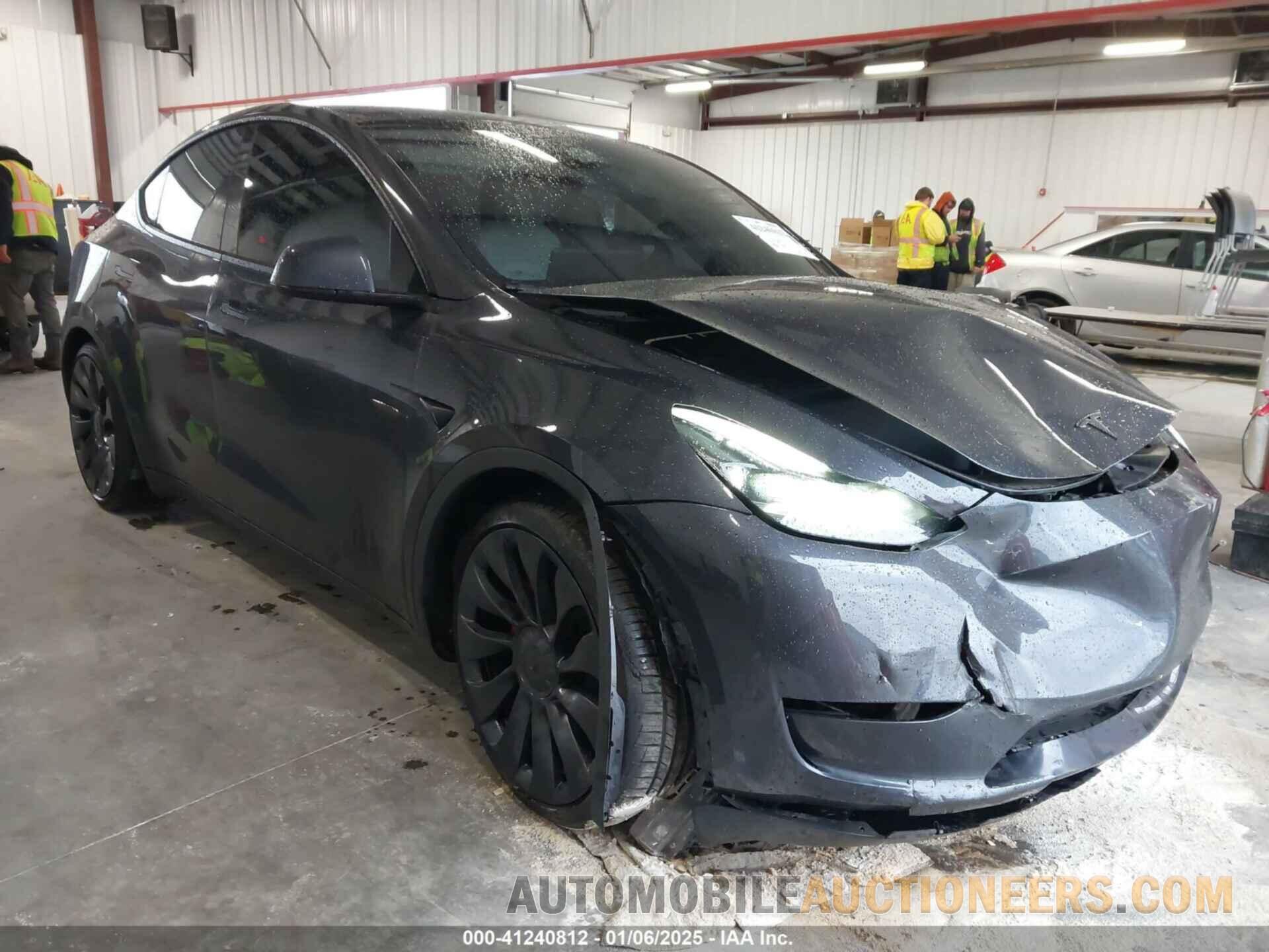 7SAYGDEFXRF049338 TESLA MODEL Y 2024