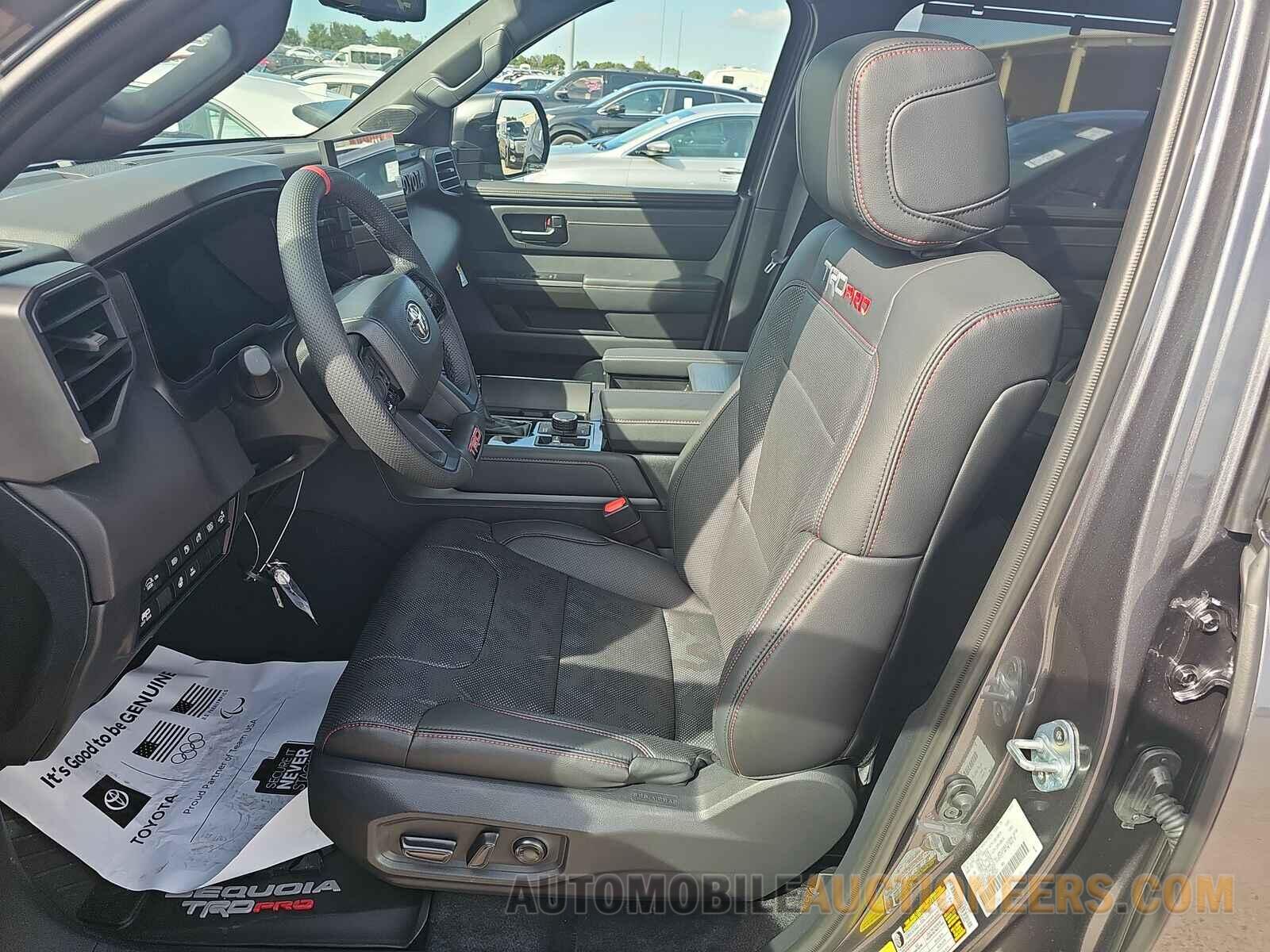 7SVAAABA6RX022687 Toyota Sequoia 2024