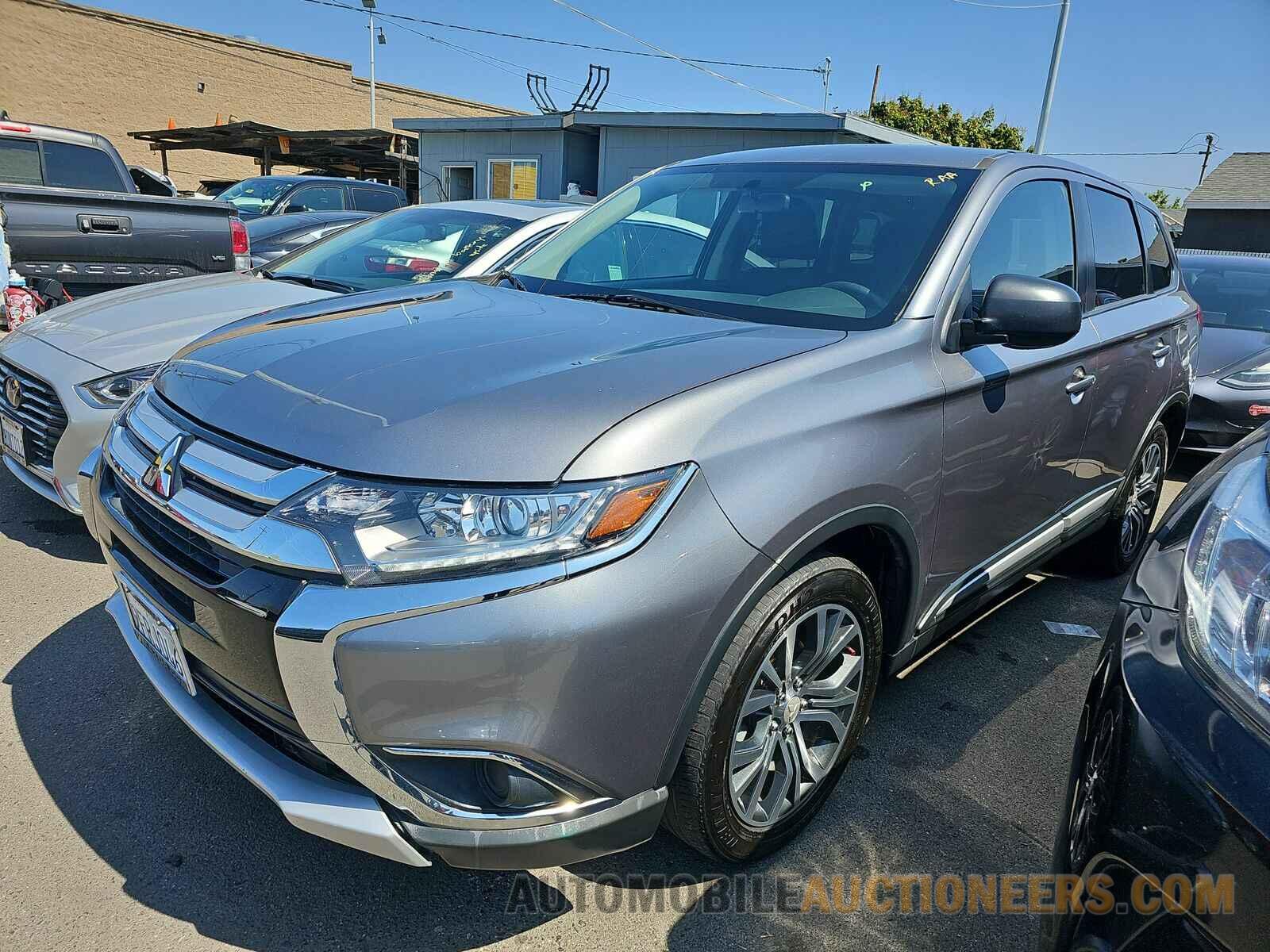 JA4AD2A33JZ054686 Mitsubishi Outlander 2018