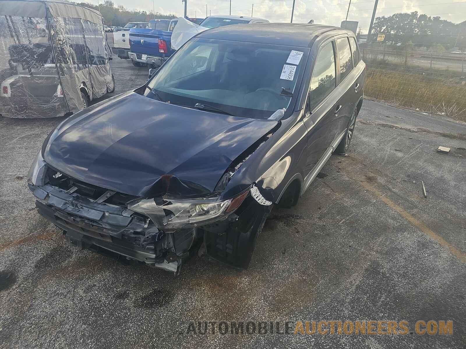 JA4AD2A38JZ004995 Mitsubishi Outlander 2018