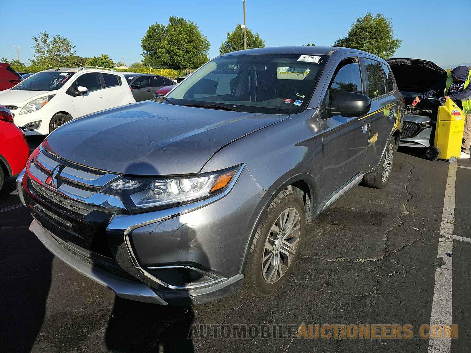 JA4AD2A38JZ005712 Mitsubishi Outlander 2018