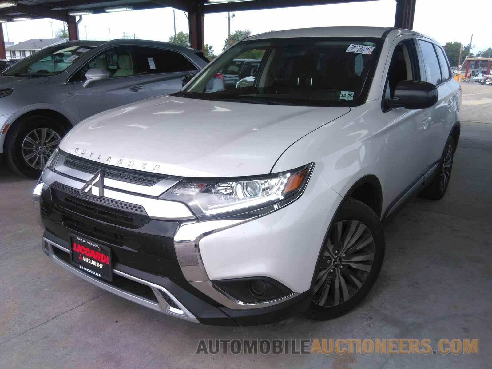 JA4AD2A38LZ006300 Mitsubishi Outlander 2020