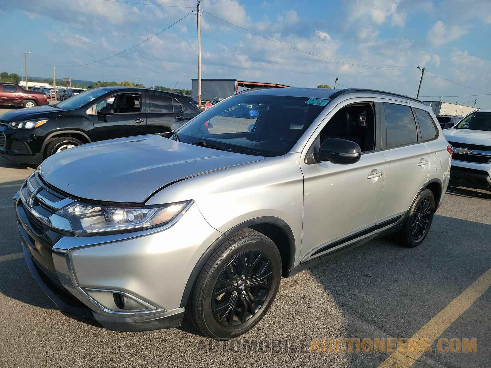 JA4AD3A38JZ020636 Mitsubishi Outlander 2018