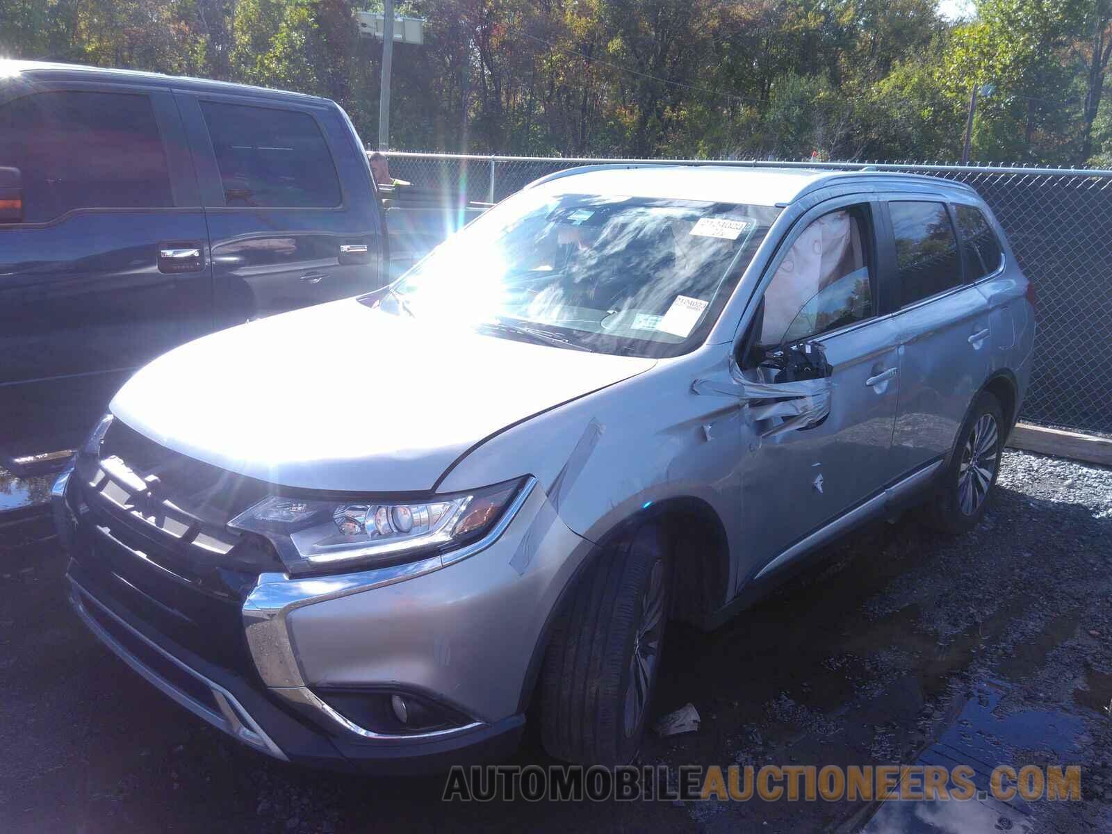 JA4AD3A38LJ001120 Mitsubishi Outlander 2020