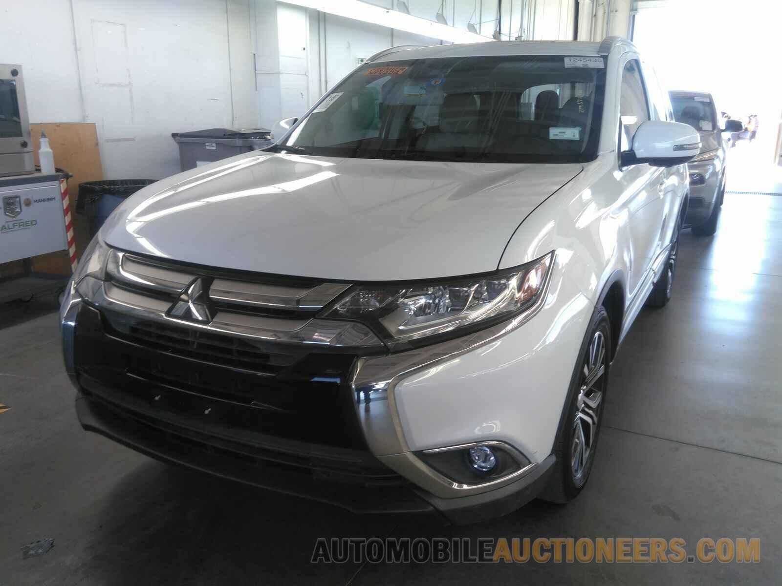 JA4AD3A3XJZ036823 Mitsubishi Outlander 2018