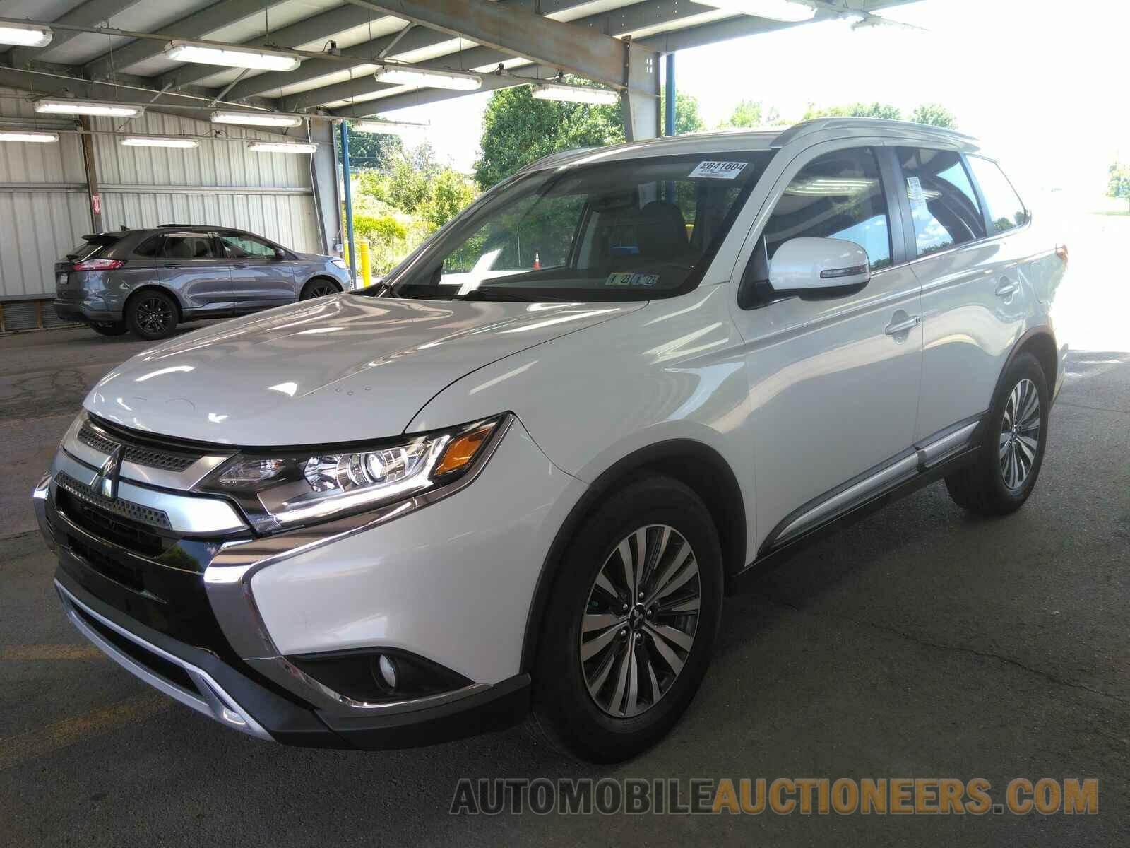 JA4AD3A3XLZ031589 Mitsubishi Outlander 2020