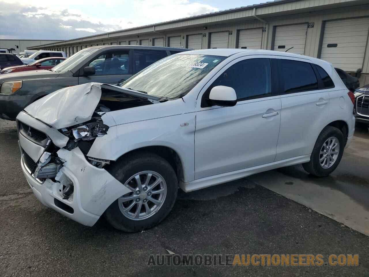 JA4AP3AU8BZ015888 MITSUBISHI OUTLANDER 2011