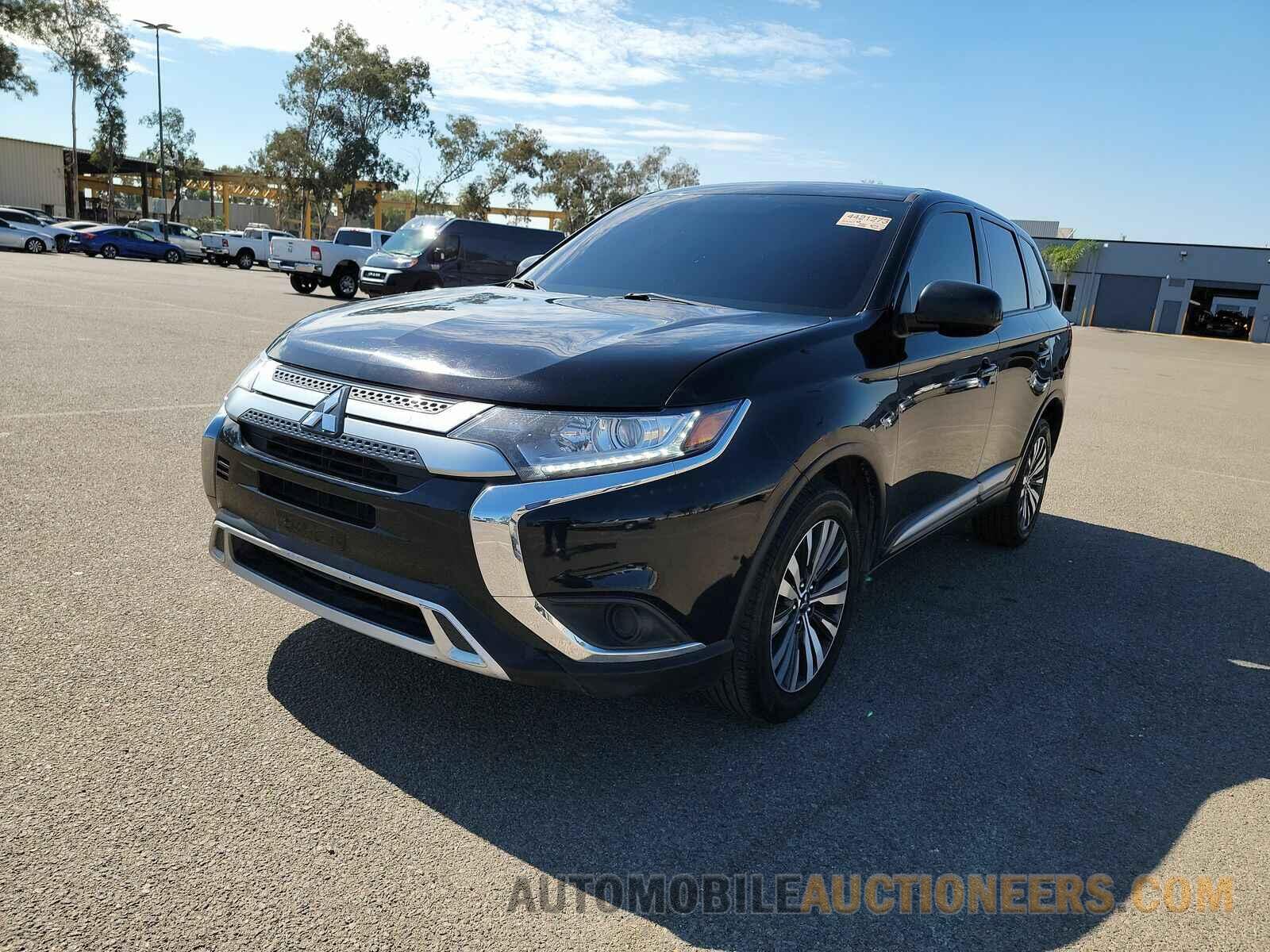 JA4AZ3A31LZ024600 Mitsubishi Outlander 2020