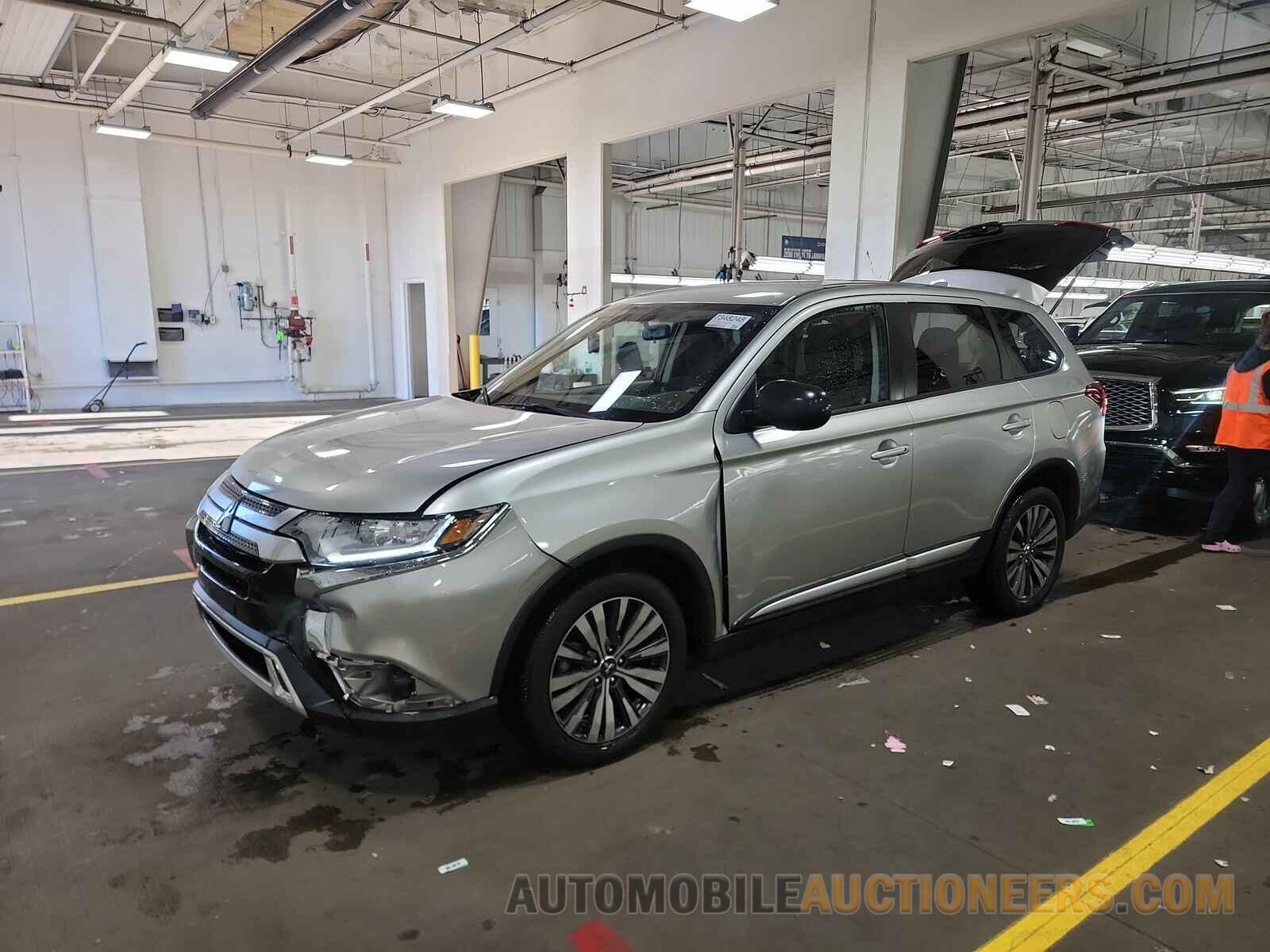 JA4AZ3A34LZ010075 Mitsubishi Outlander 2020