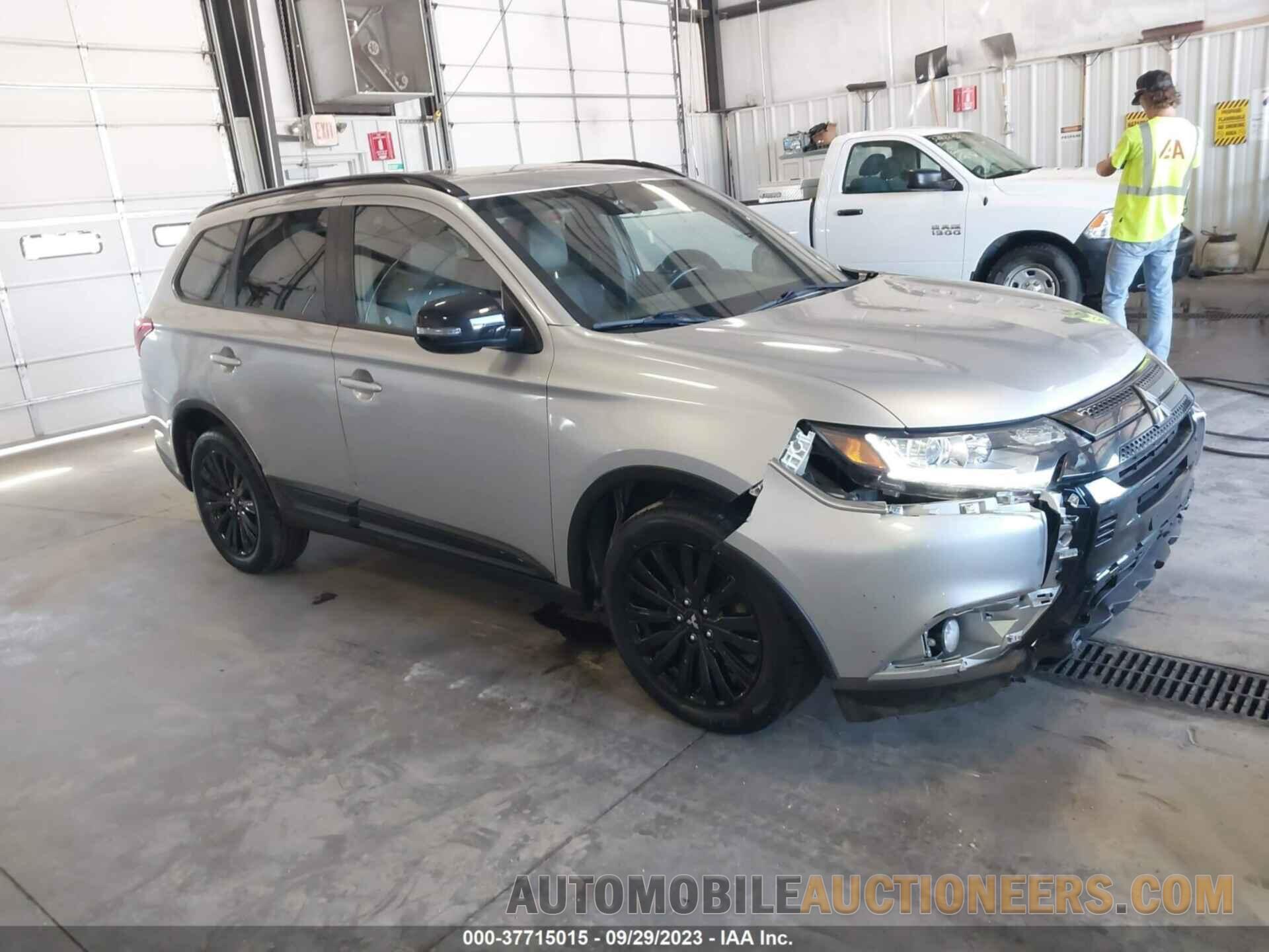 JA4AZ3A38LJ001796 MITSUBISHI OUTLANDER 2020