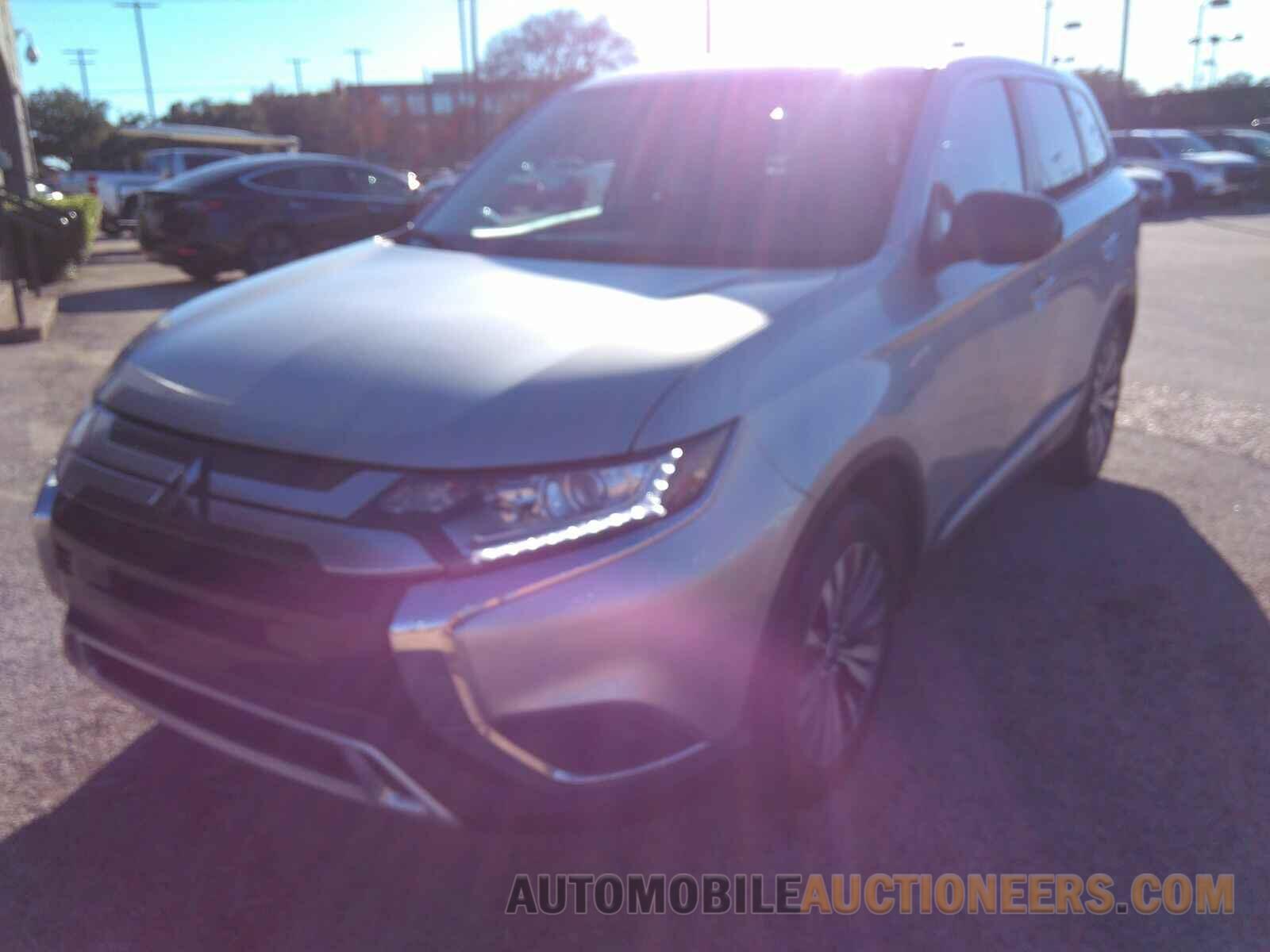 JA4AZ3A38LZ025890 Mitsubishi Outlander 2020