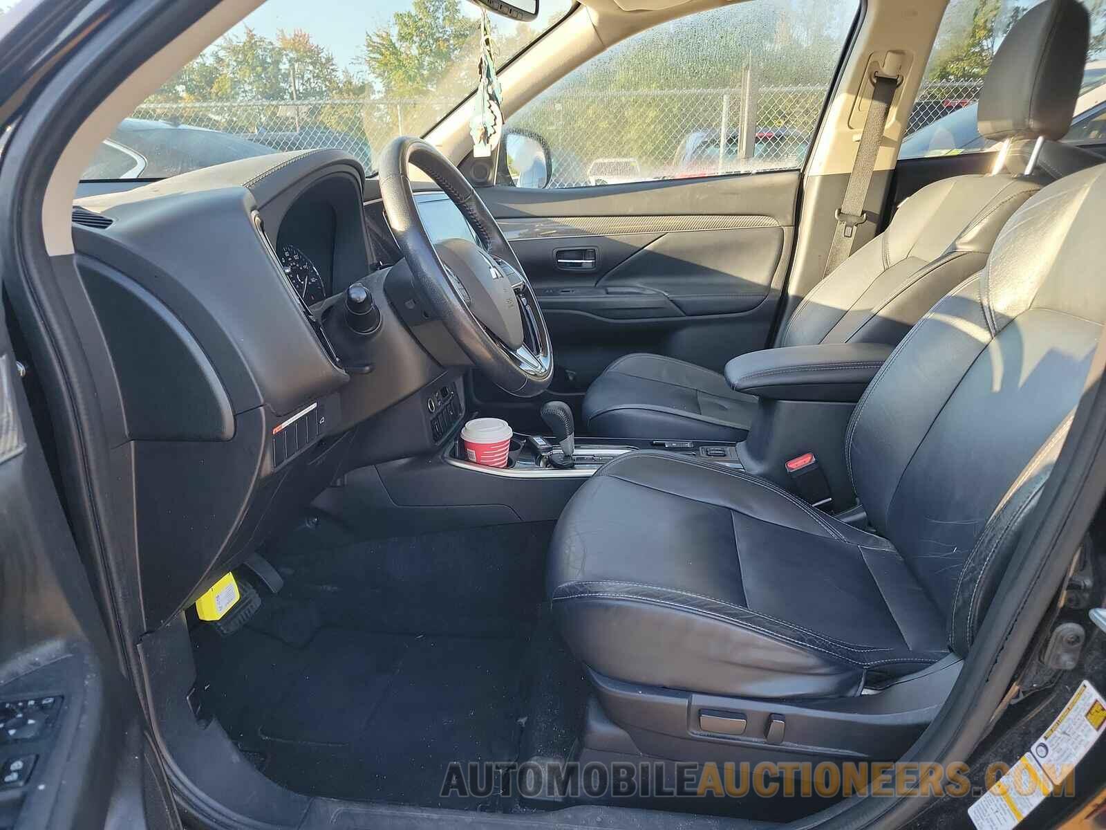 JA4AZ3A39KZ013391 Mitsubishi Outlander 2019