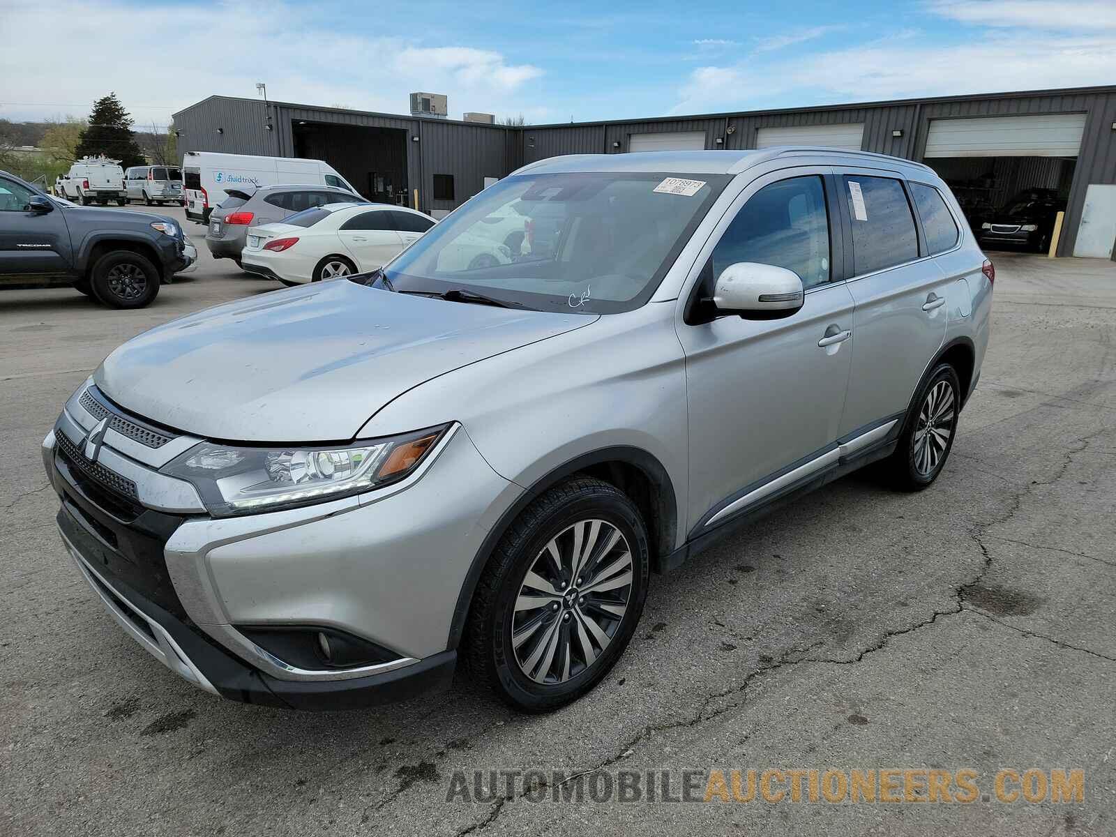 JA4AZ3A39LZ028927 Mitsubishi Outlander 2020