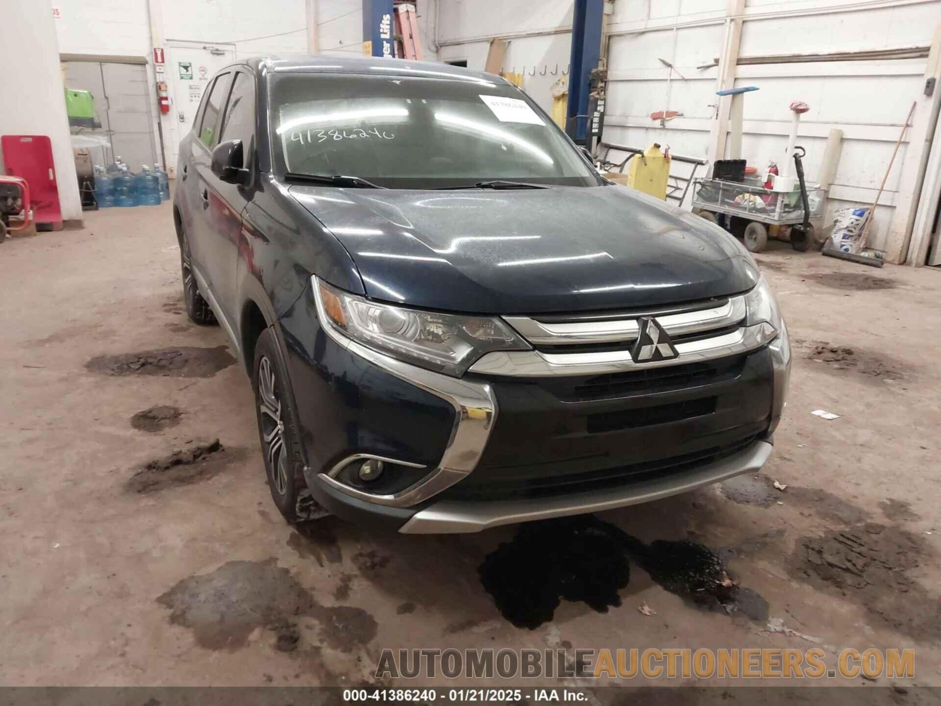 JA4AZ3A3XJJ006138 MITSUBISHI OUTLANDER 2018