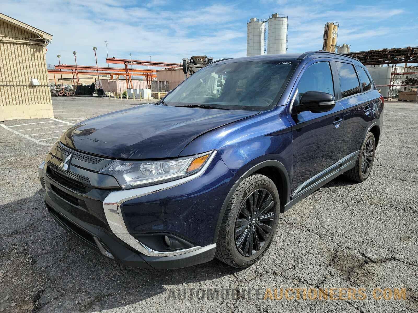 JA4AZ3A3XLZ036583 Mitsubishi Outlander 2020