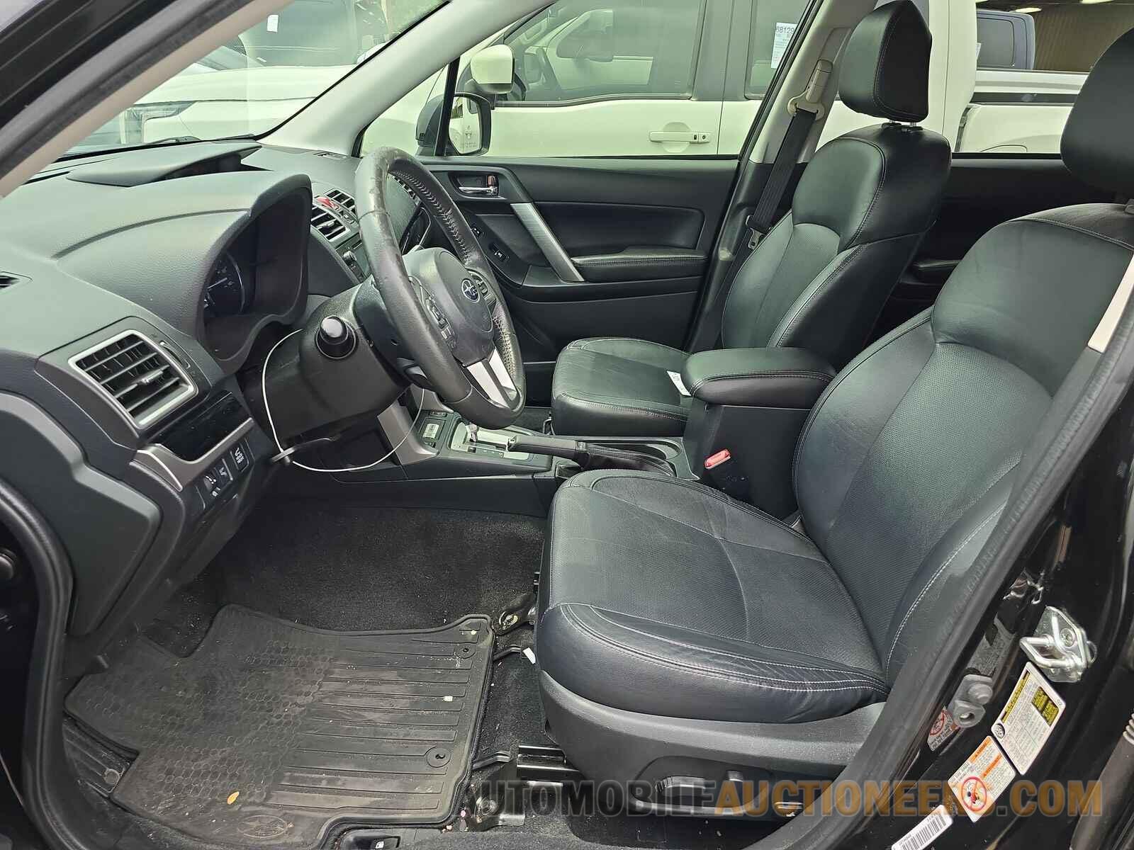 JF2SJAJC5HH410828 Subaru Forester 2017