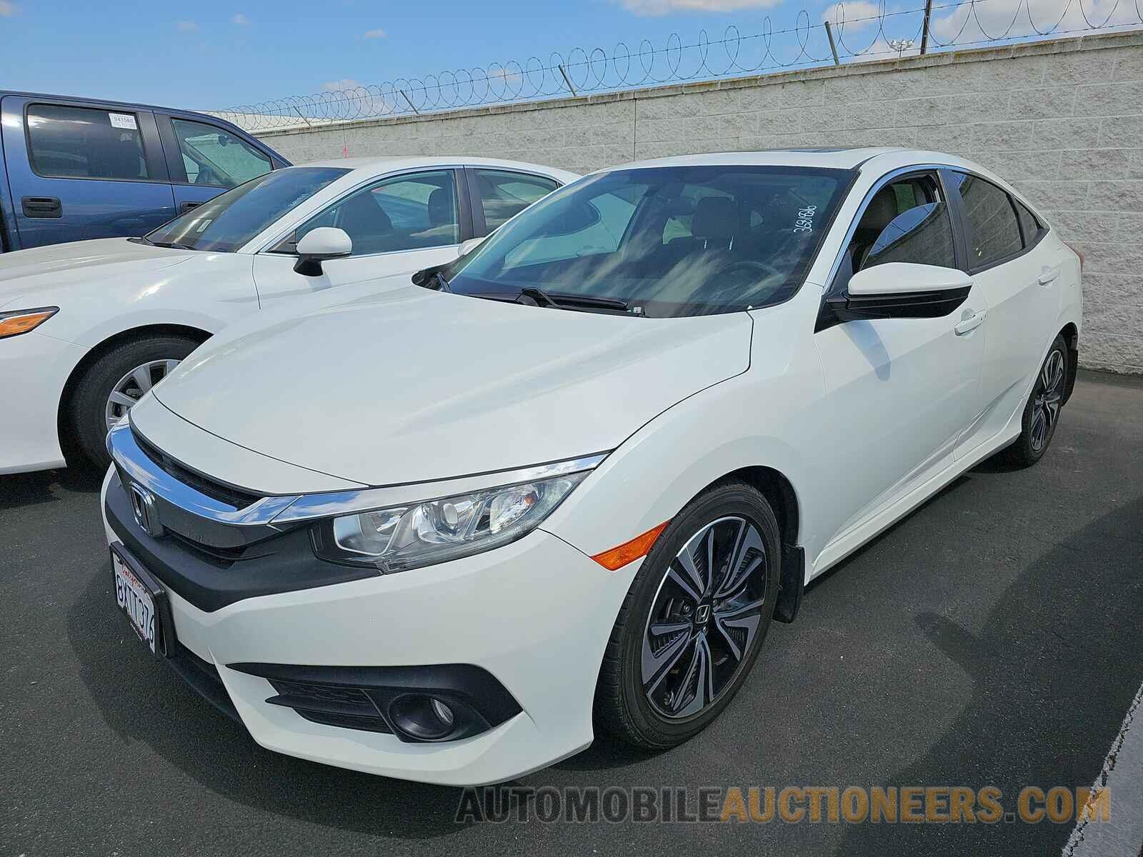 JHMFC1F3XJX004136 Honda Civic Sedan 2018