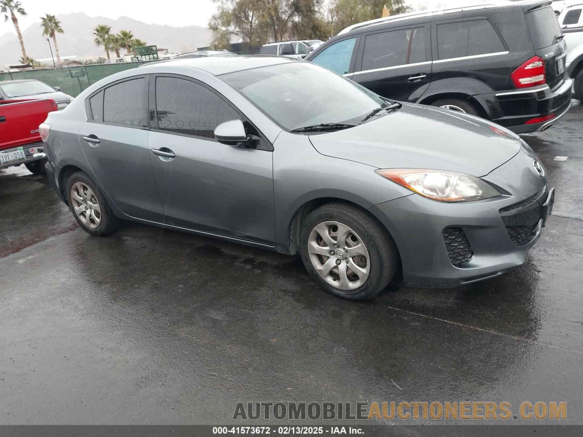 JM1BL1TG9D1765173 MAZDA MAZDA3 2013