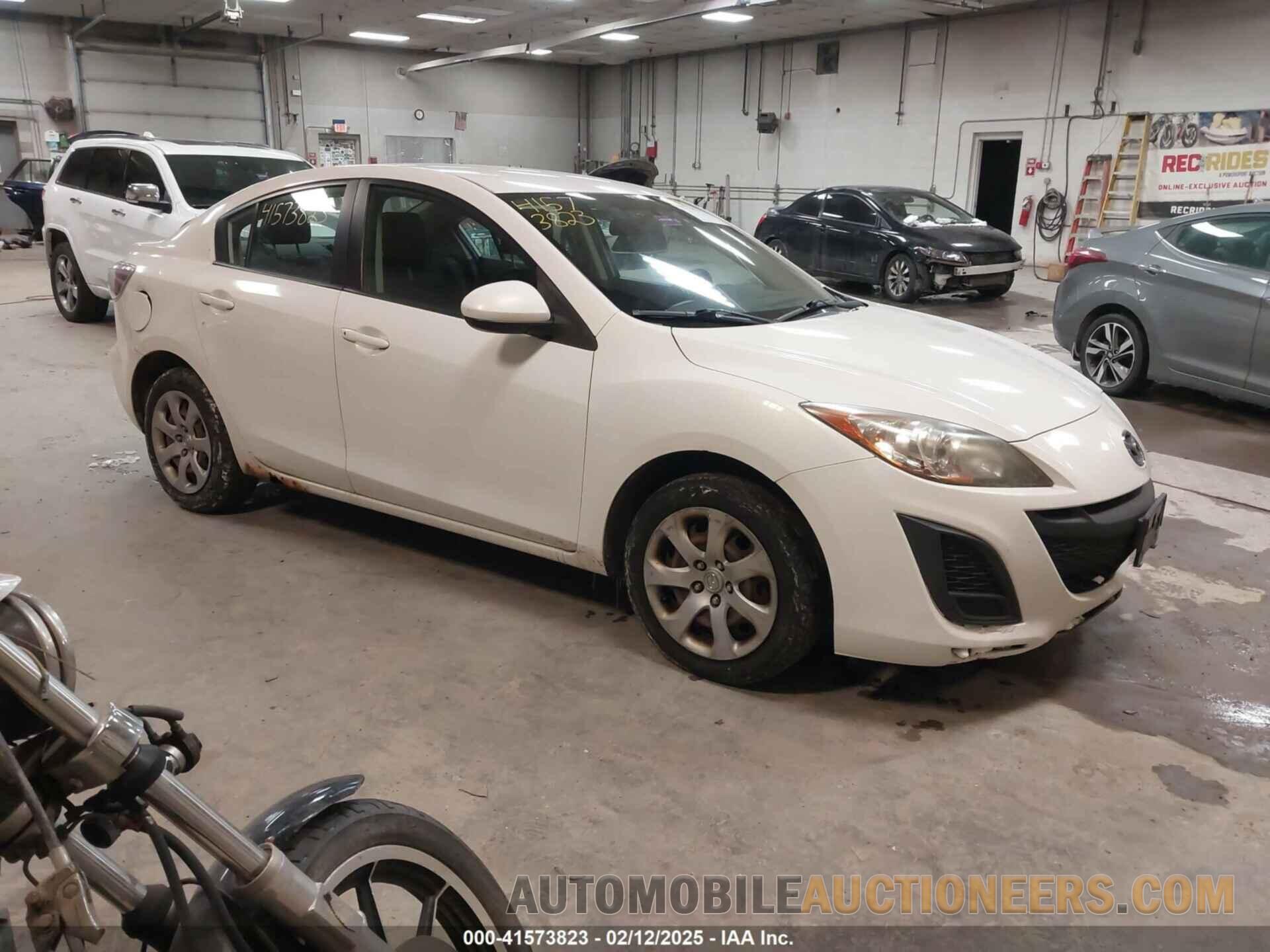 JM1BL1UG9B1901393 MAZDA MAZDA3 2011