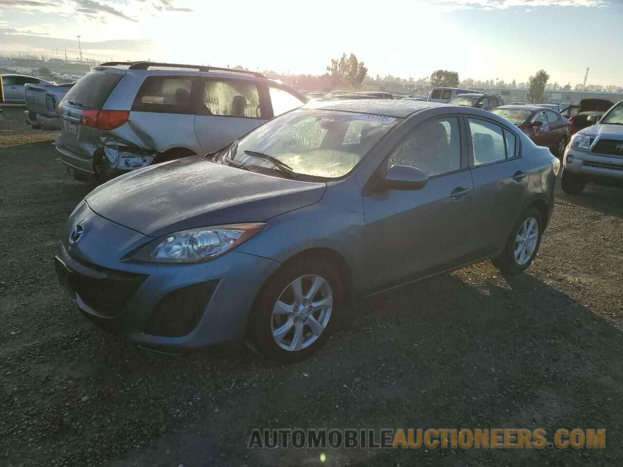 JM1BL1VG8B1402342 MAZDA 3 2011