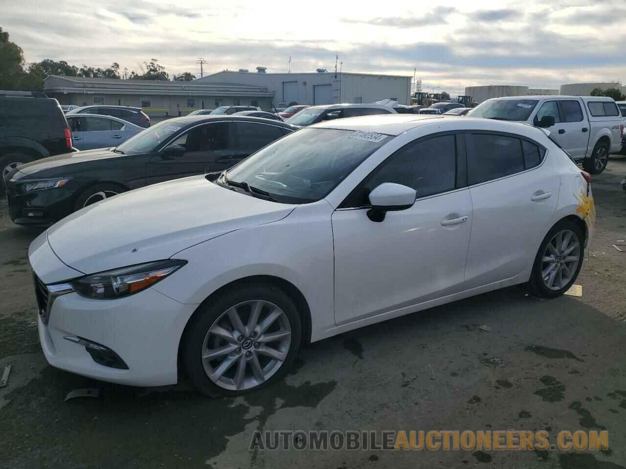 JM1BN1M38H1130635 MAZDA 3 2017