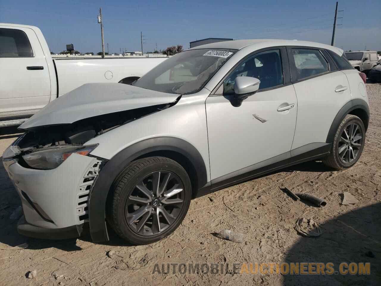 JM1DKDC77J0330070 MAZDA CX-3 2018