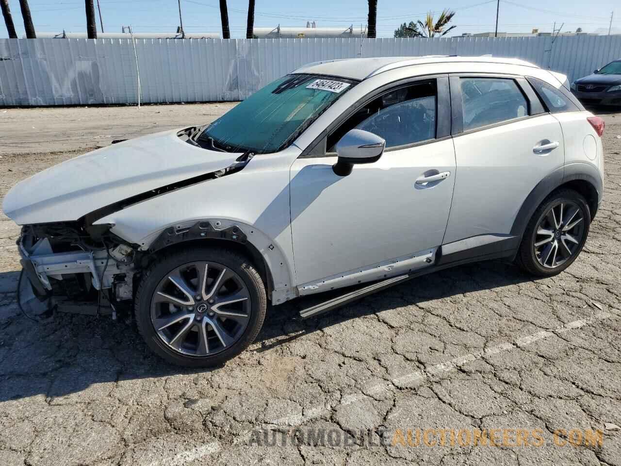 JM1DKFC78J0308025 MAZDA CX-3 2018