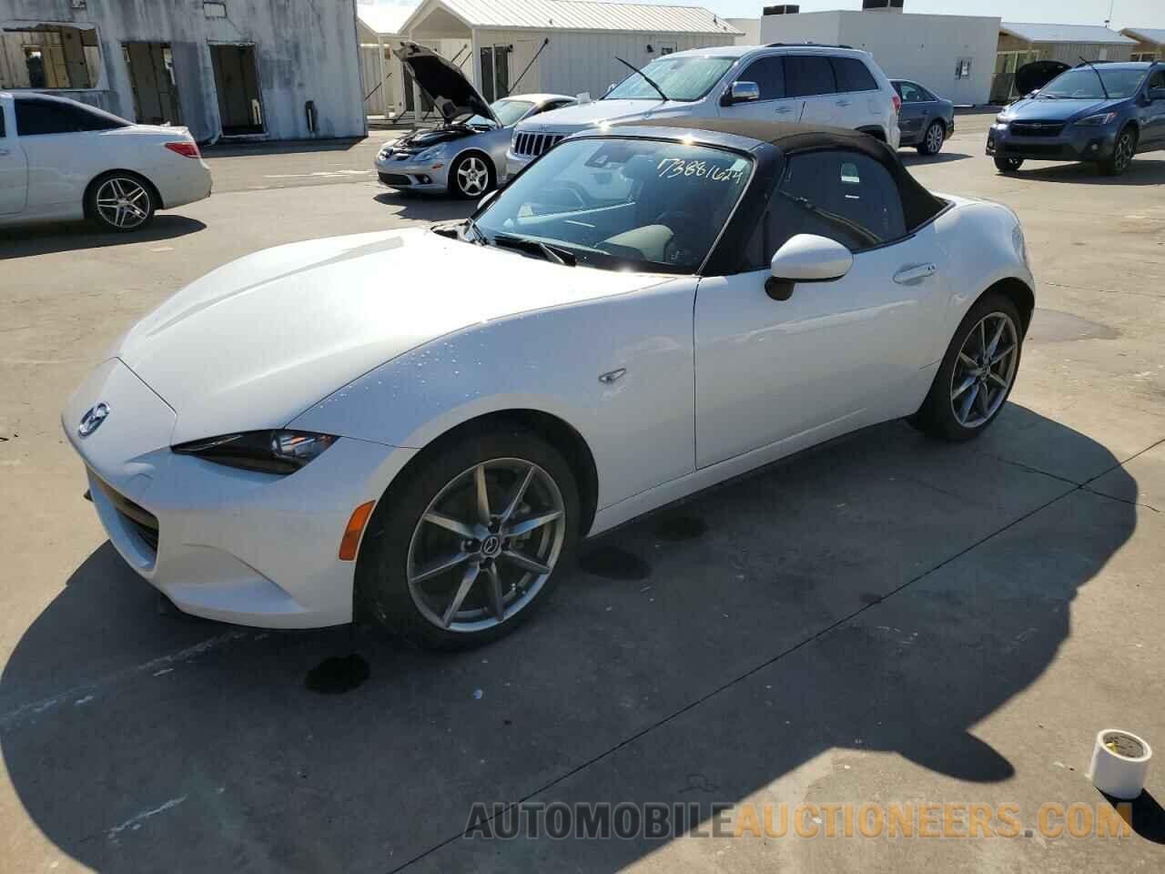 JM1NDAD73P0555817 MAZDA MX5 2023