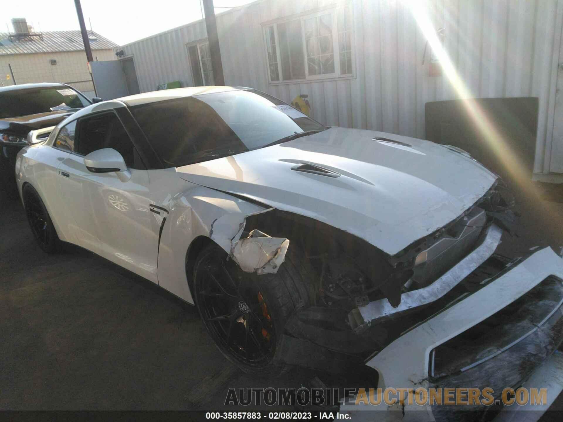 JN1AR5EF0DM260808 NISSAN GT-R 2013