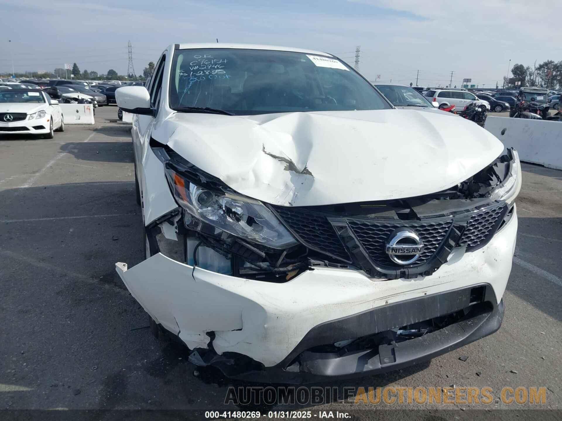 JN1BJ1CP0HW012746 NISSAN ROGUE SPORT 2017