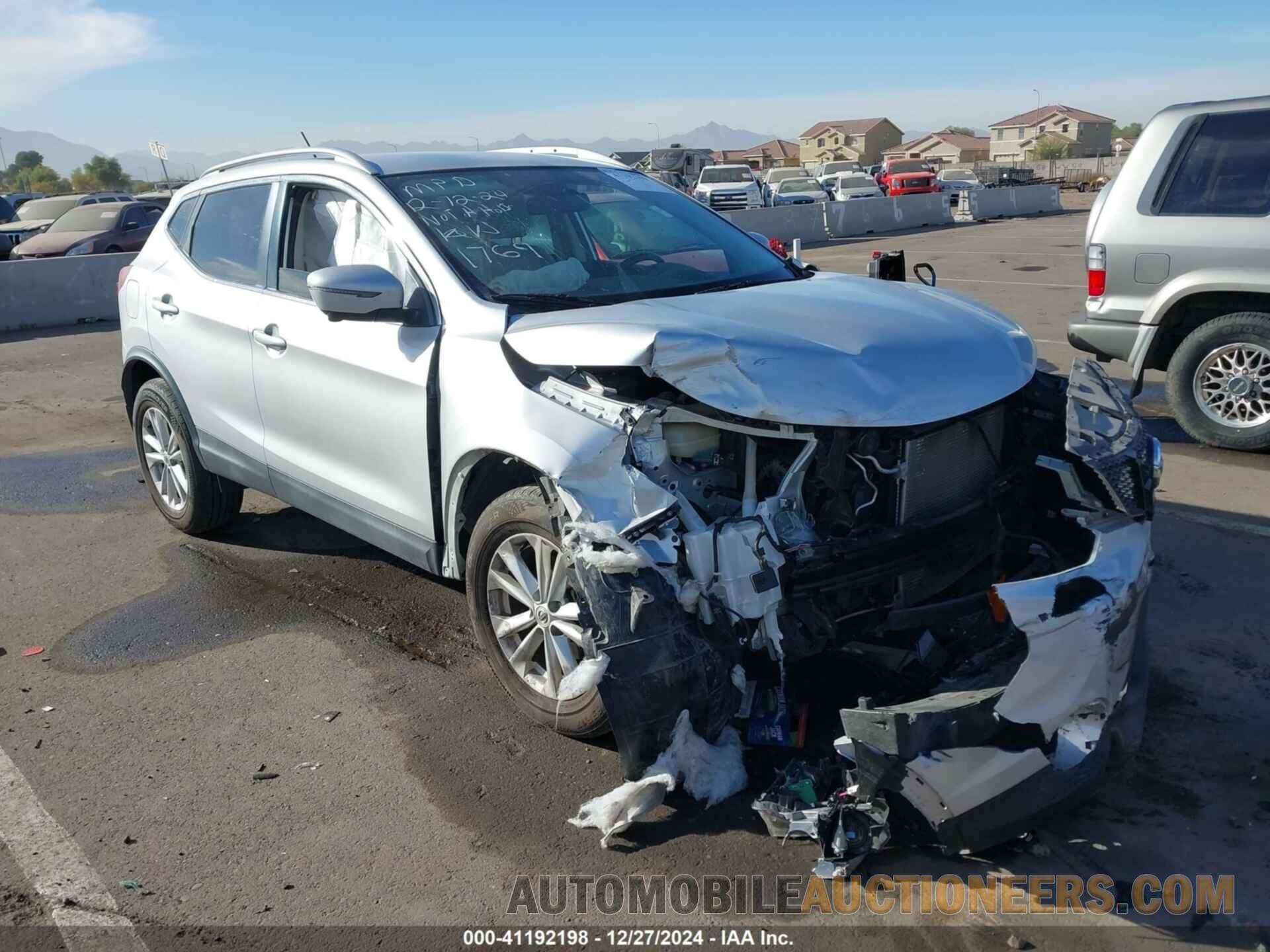 JN1BJ1CP0JW101769 NISSAN ROGUE SPORT 2018