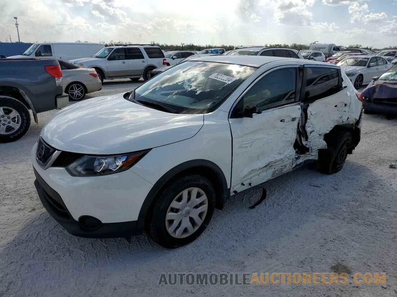 JN1BJ1CP0JW162992 NISSAN ROGUE 2018