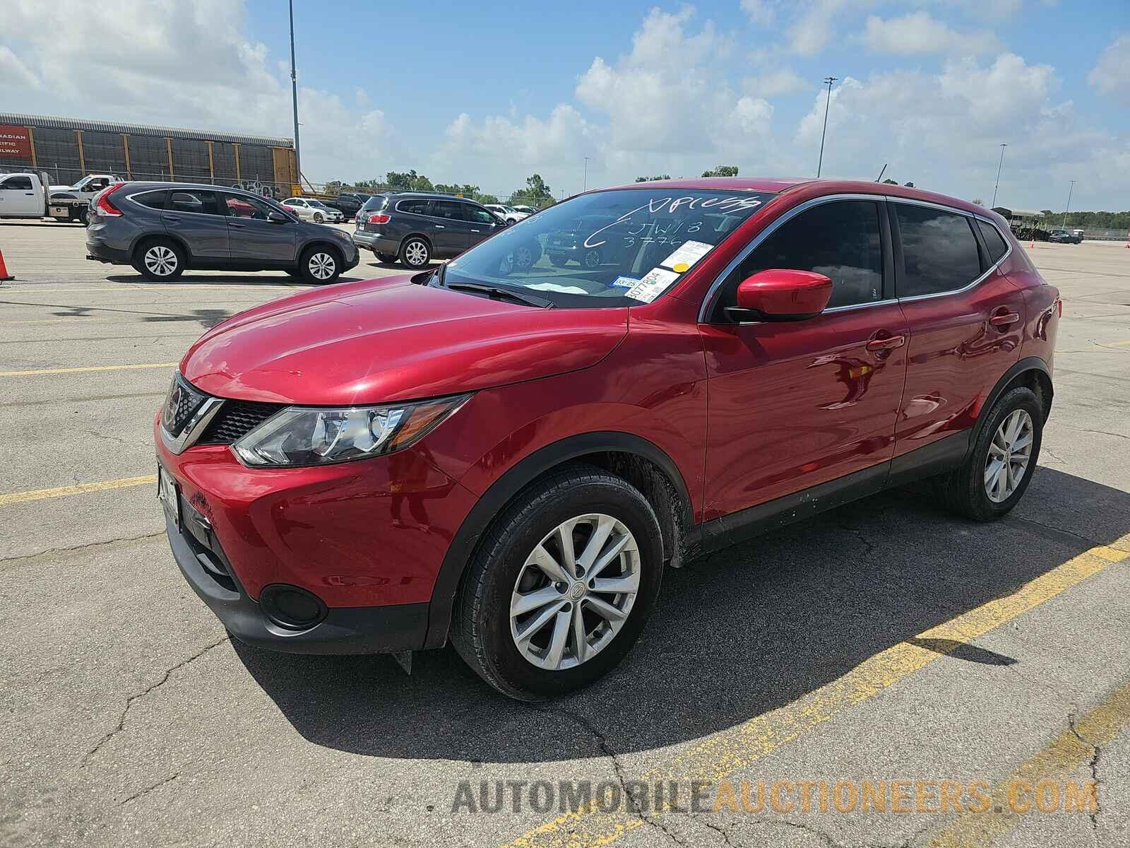 JN1BJ1CP0JW183776 Nissan Rogue Sport 2018