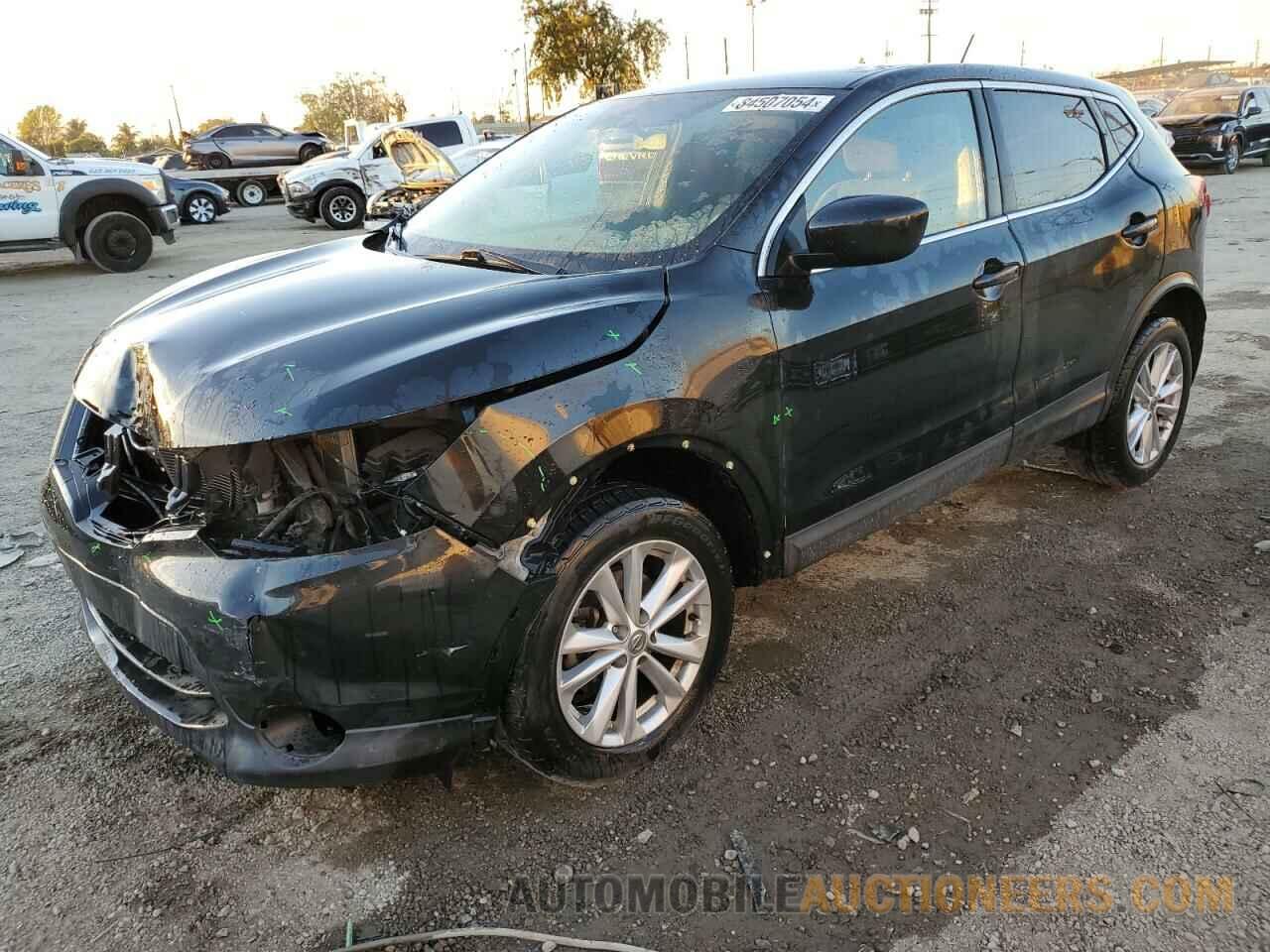 JN1BJ1CP1HW009595 NISSAN ROGUE 2017