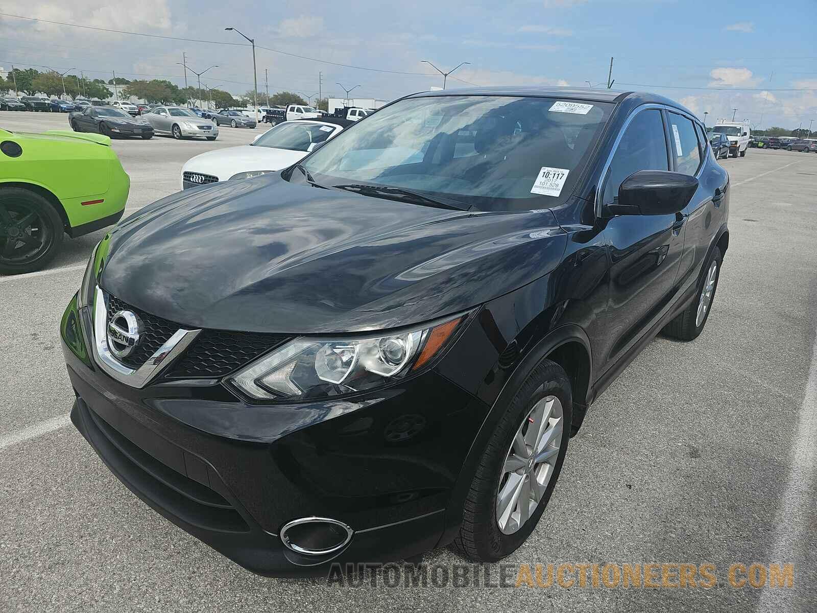 JN1BJ1CP1HW015414 Nissan Rogue Sport 2017