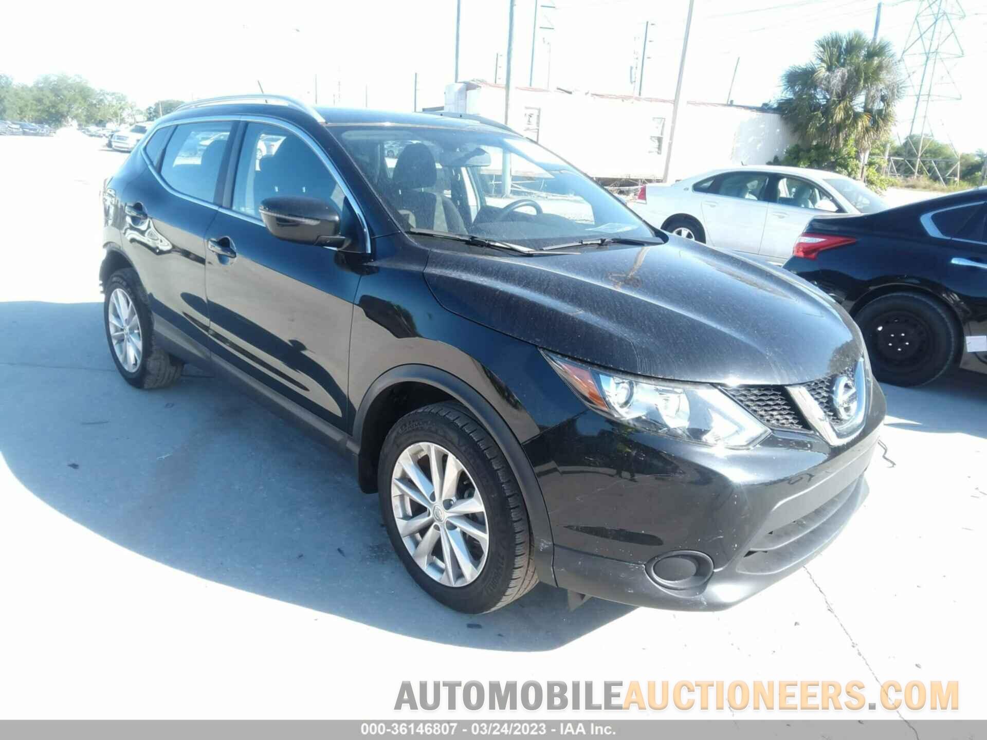 JN1BJ1CP1JW100758 NISSAN ROGUE SPORT 2018