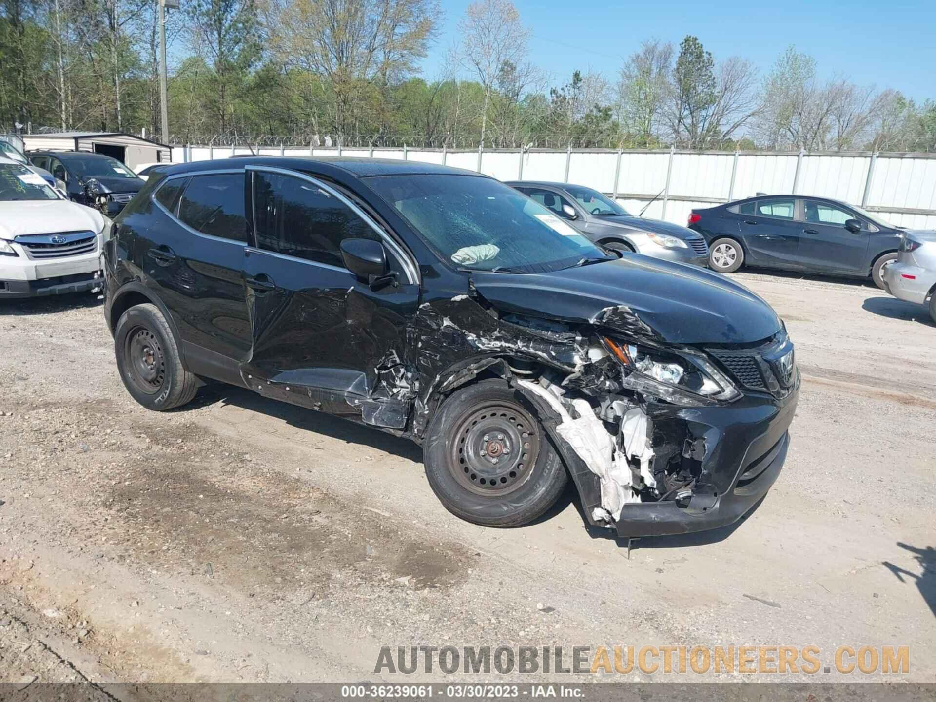 JN1BJ1CP1JW159373 NISSAN ROGUE SPORT 2018