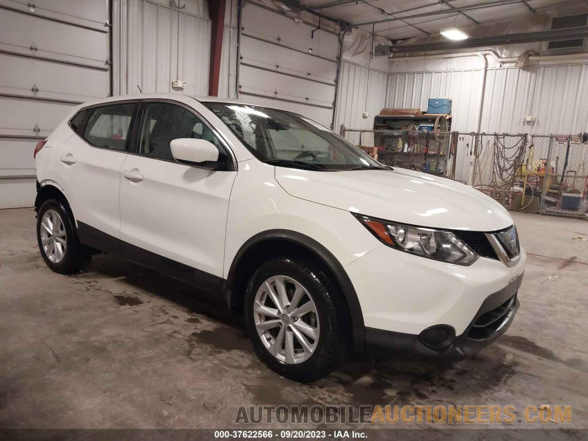 JN1BJ1CP1JW161138 NISSAN ROGUE SPORT 2018