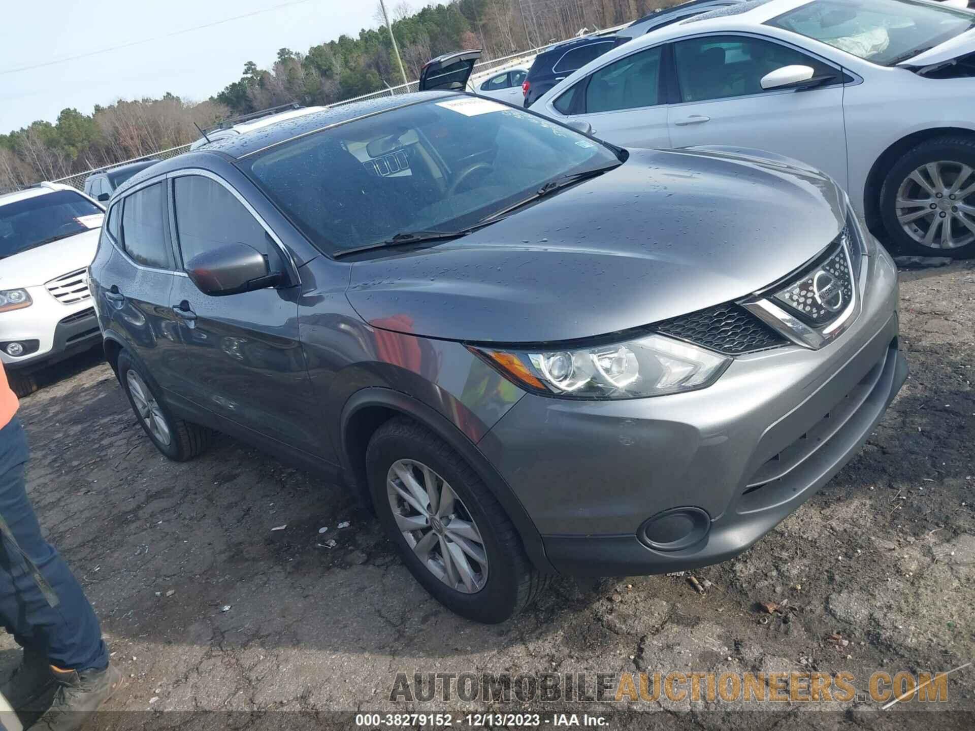 JN1BJ1CP1JW185973 NISSAN ROGUE SPORT 2018